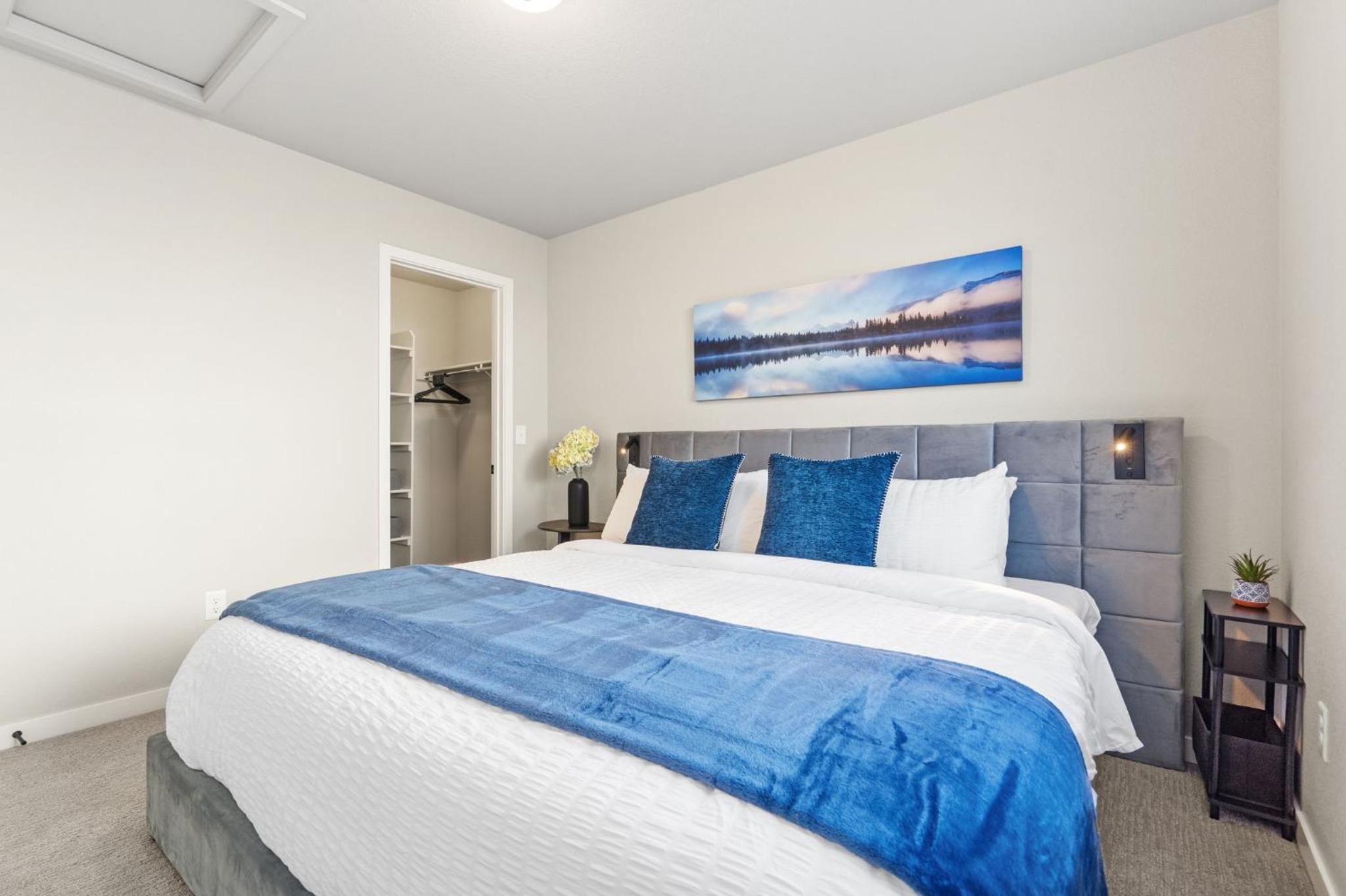 Comet Haus Modern 3BR with Office and King Beds