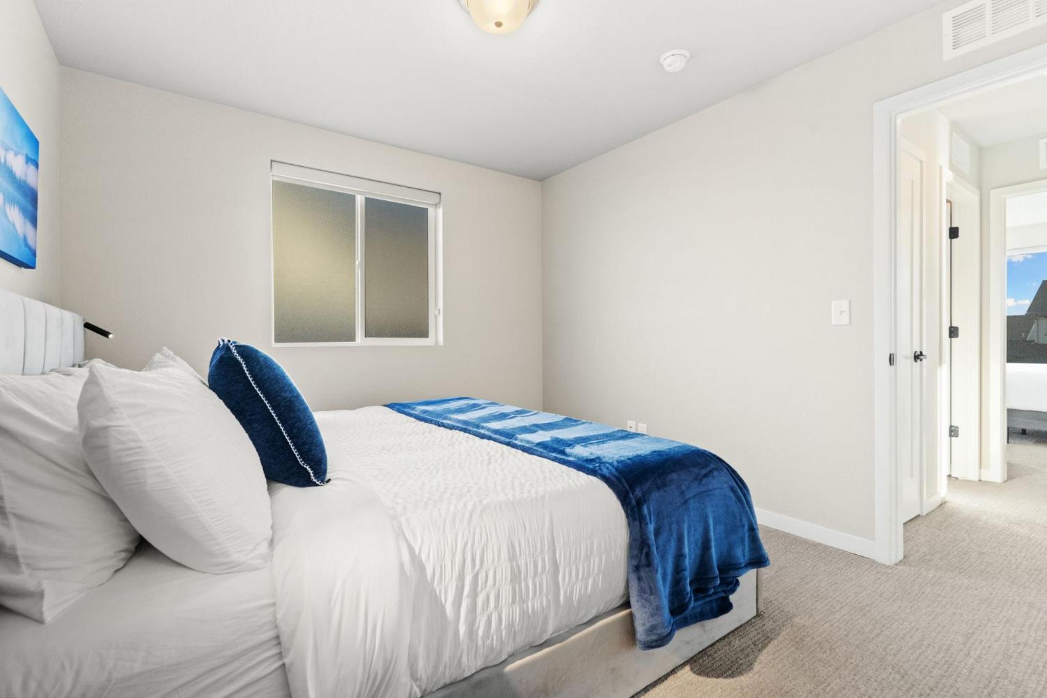 Comet Haus Modern 3BR with Office and King Beds