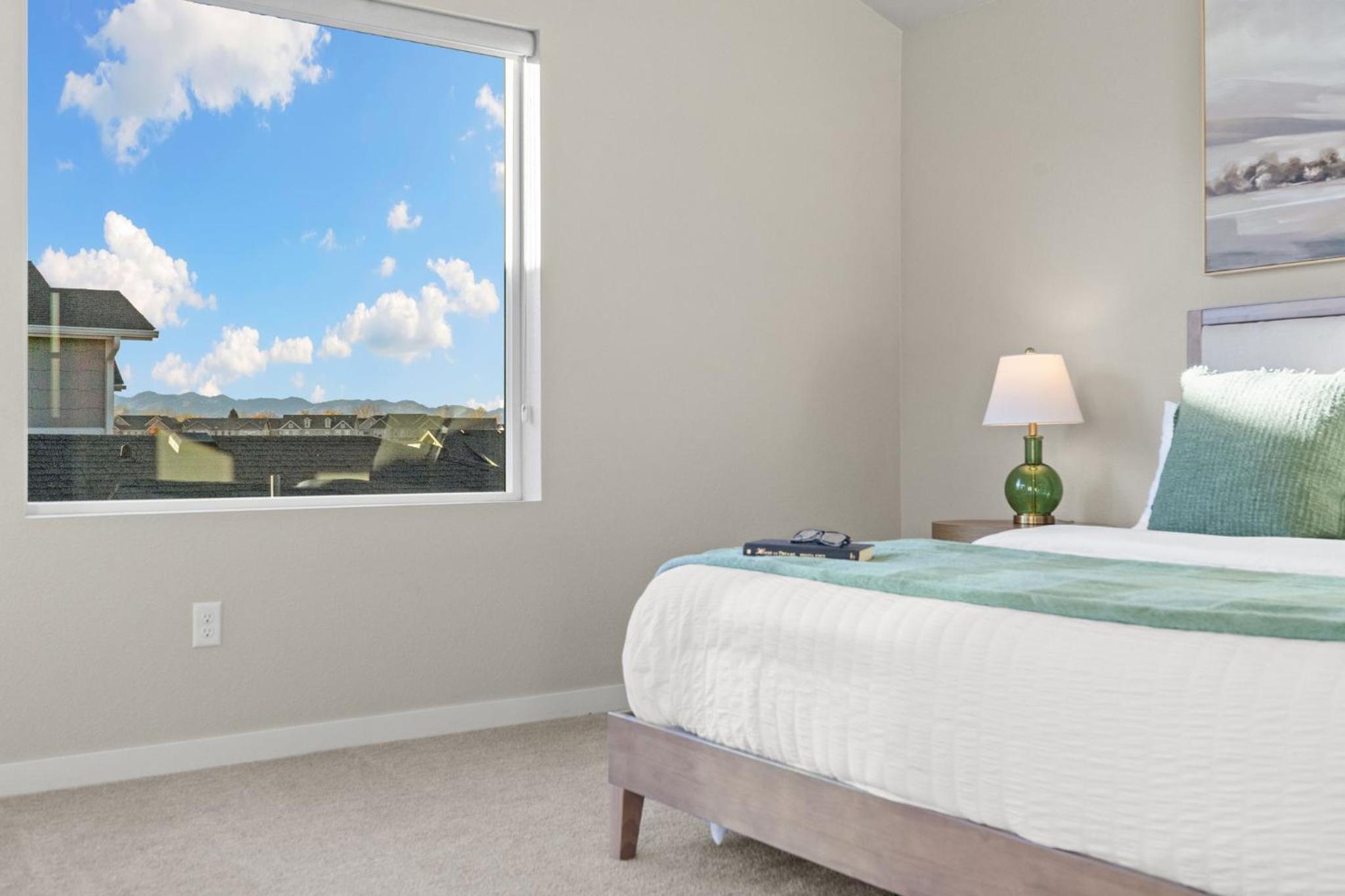 Comet Haus Modern 3BR with Office and King Beds
