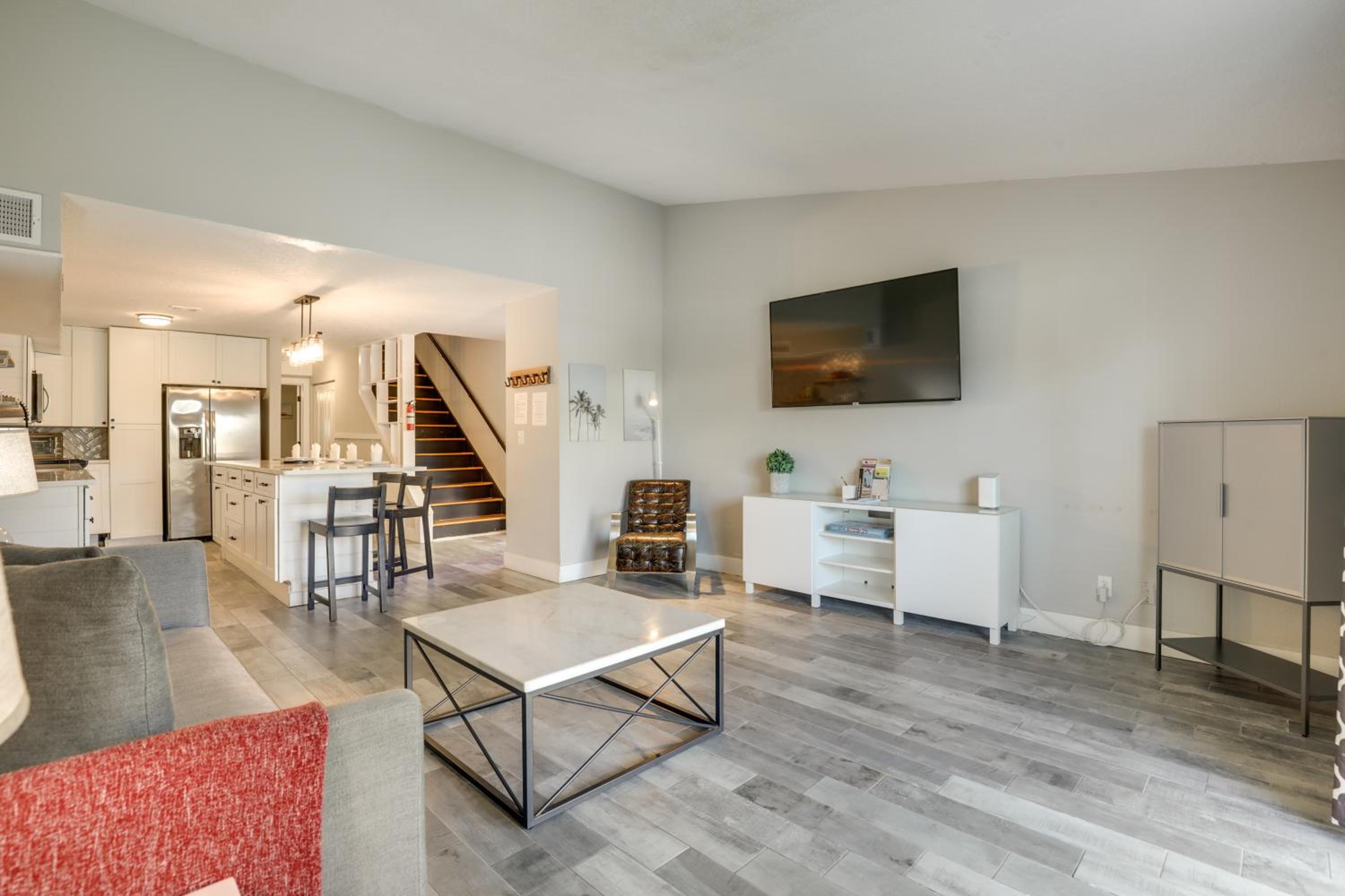 Prime Spot Near Dtwn! Modern Anastasia Island Home