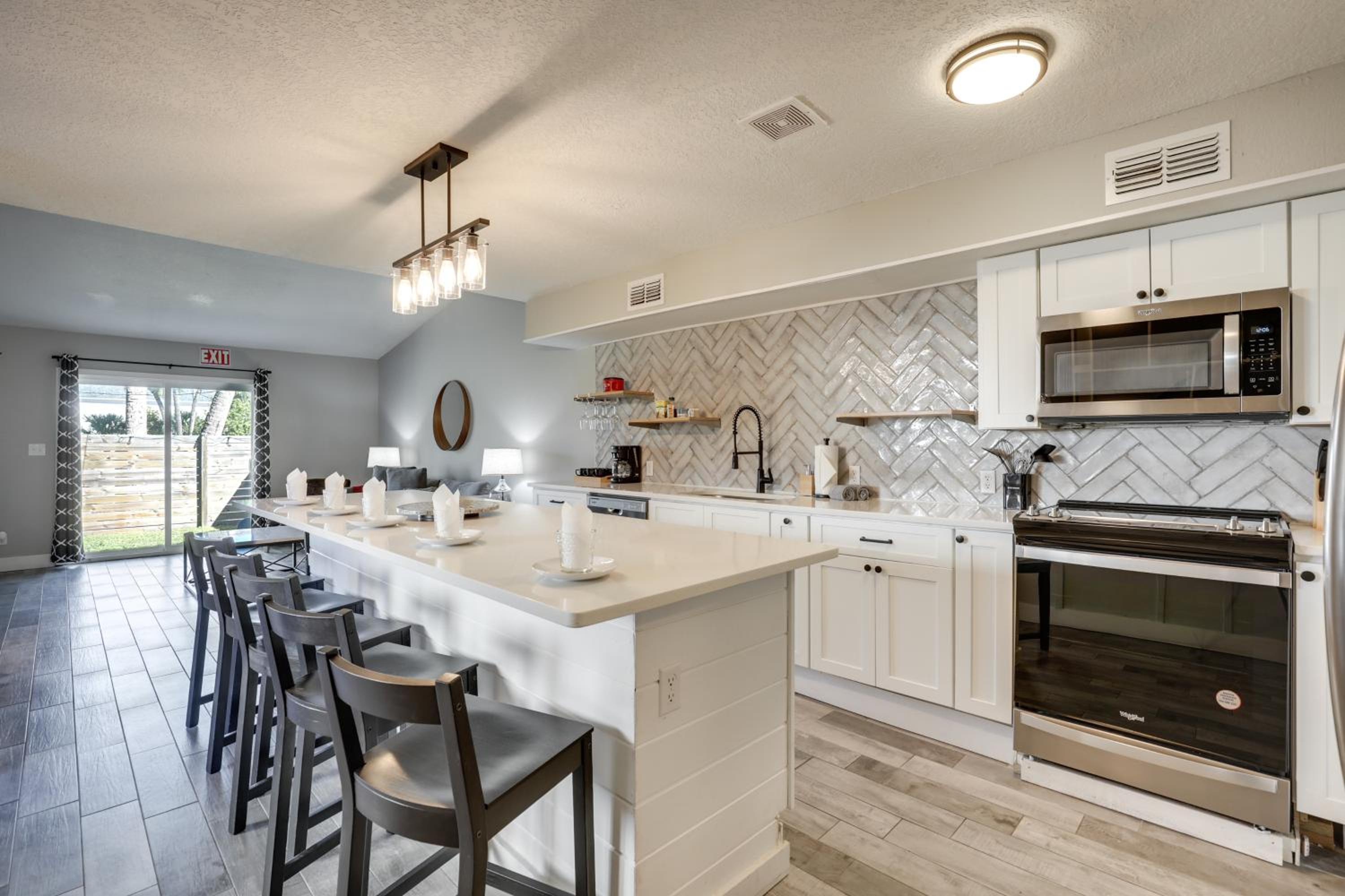 Prime Spot Near Dtwn! Modern Anastasia Island Home