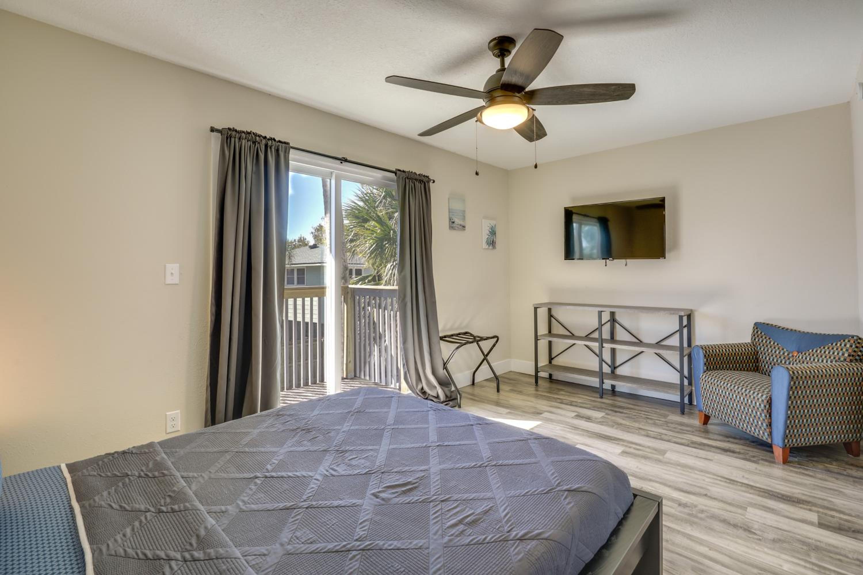 Prime Spot Near Dtwn! Modern Anastasia Island Home