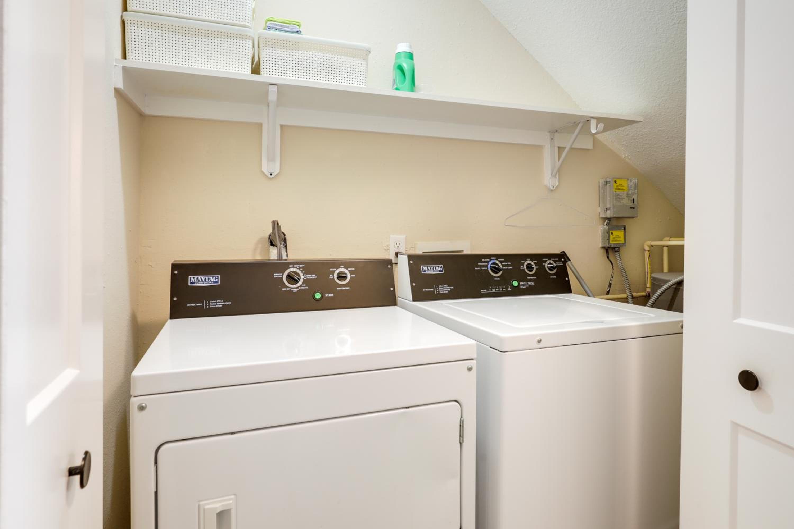 Prime Spot Near Dtwn! Modern Anastasia Island Home