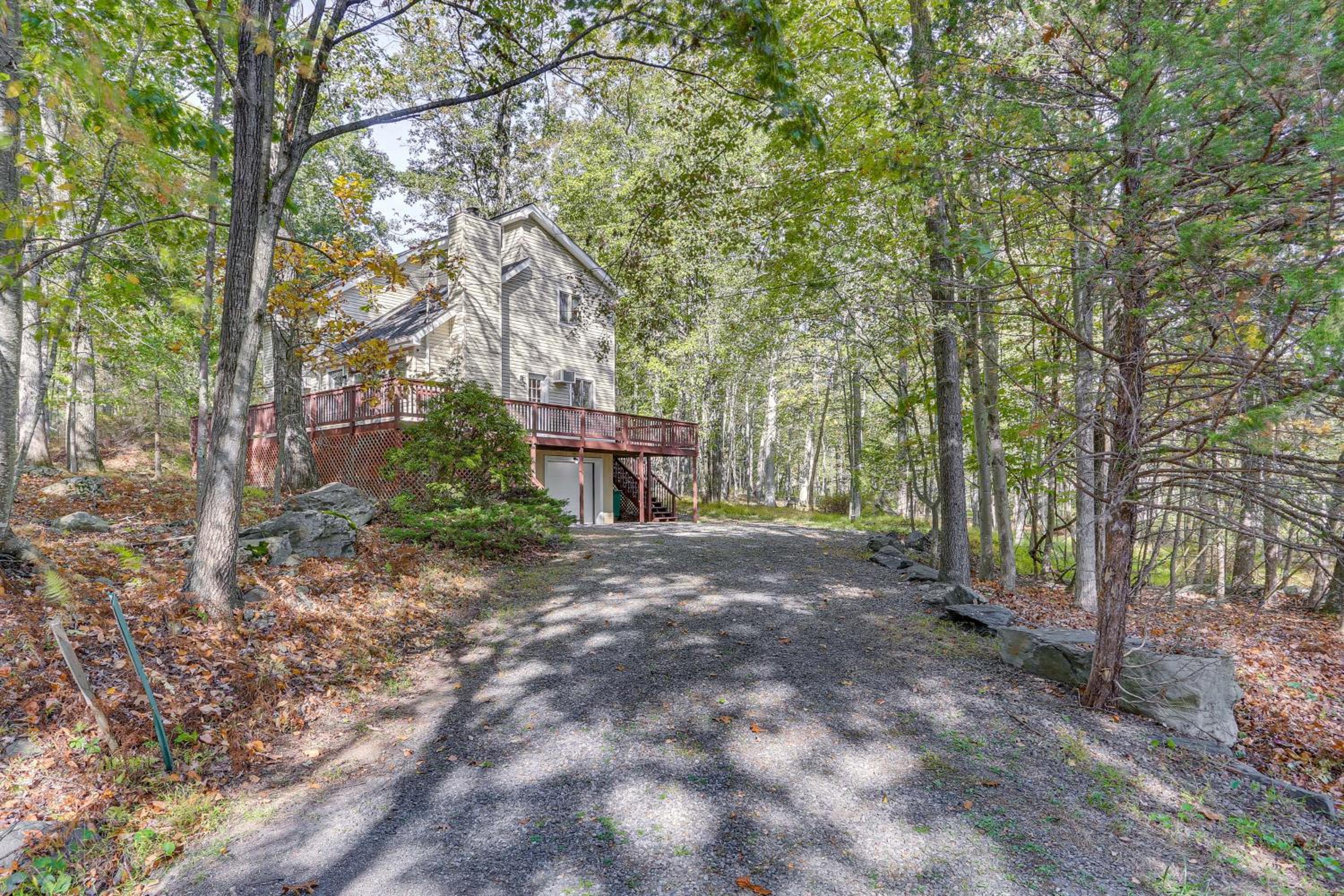 6 Mi to Bushkill Falls Secluded Home with Game Room