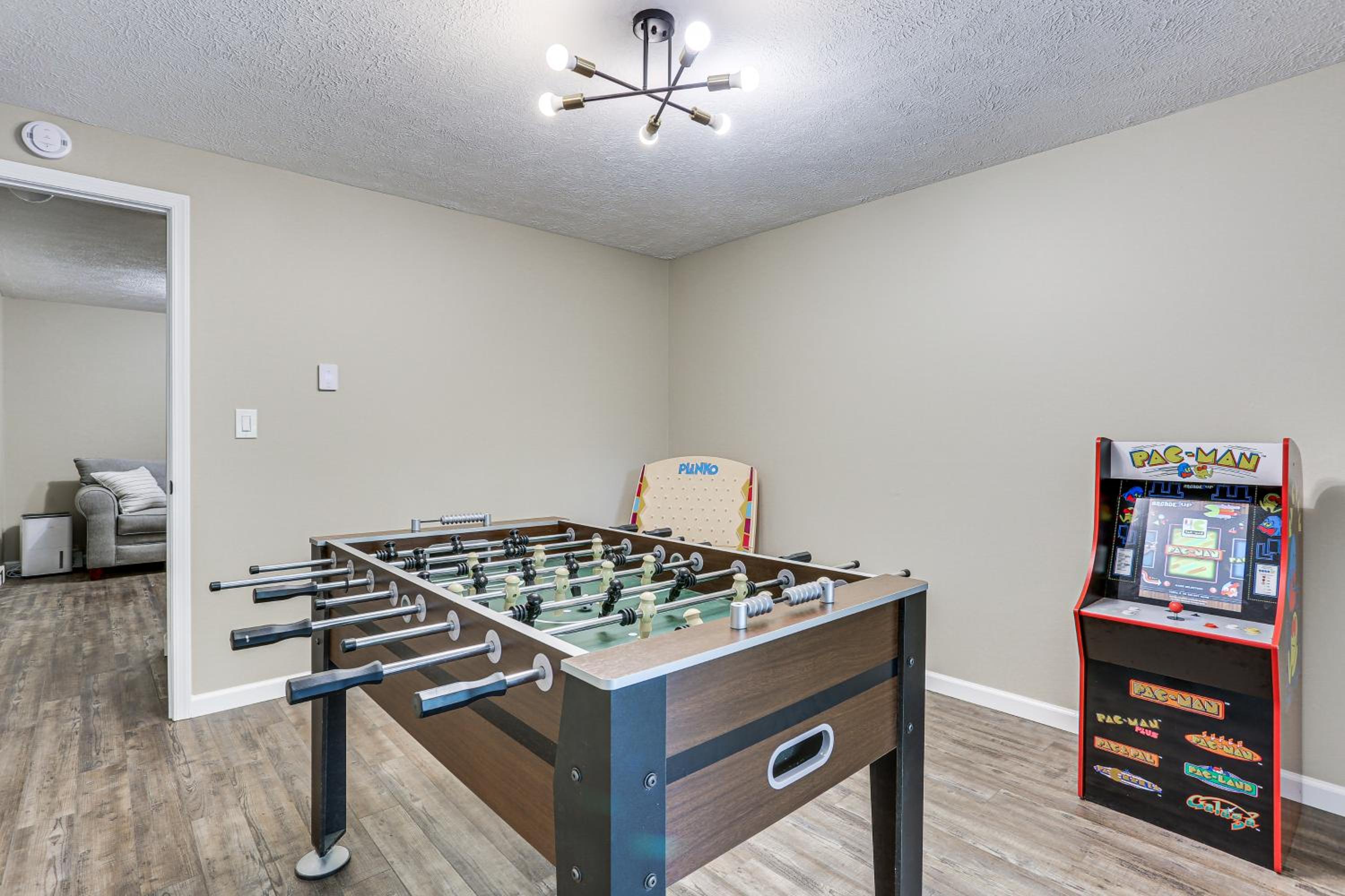 6 Mi to Bushkill Falls Secluded Home with Game Room