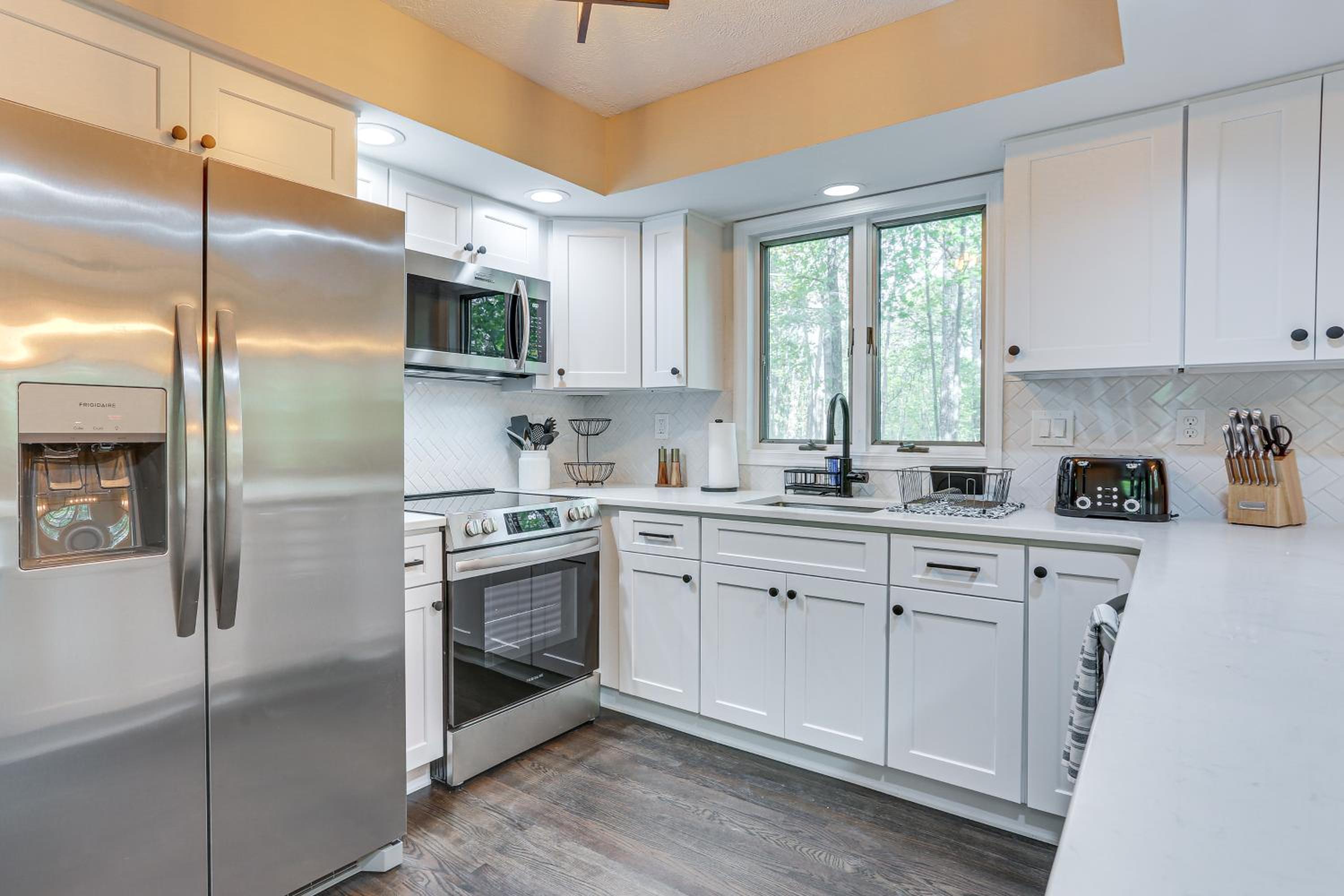 6 Mi to Bushkill Falls Secluded Home with Game Room