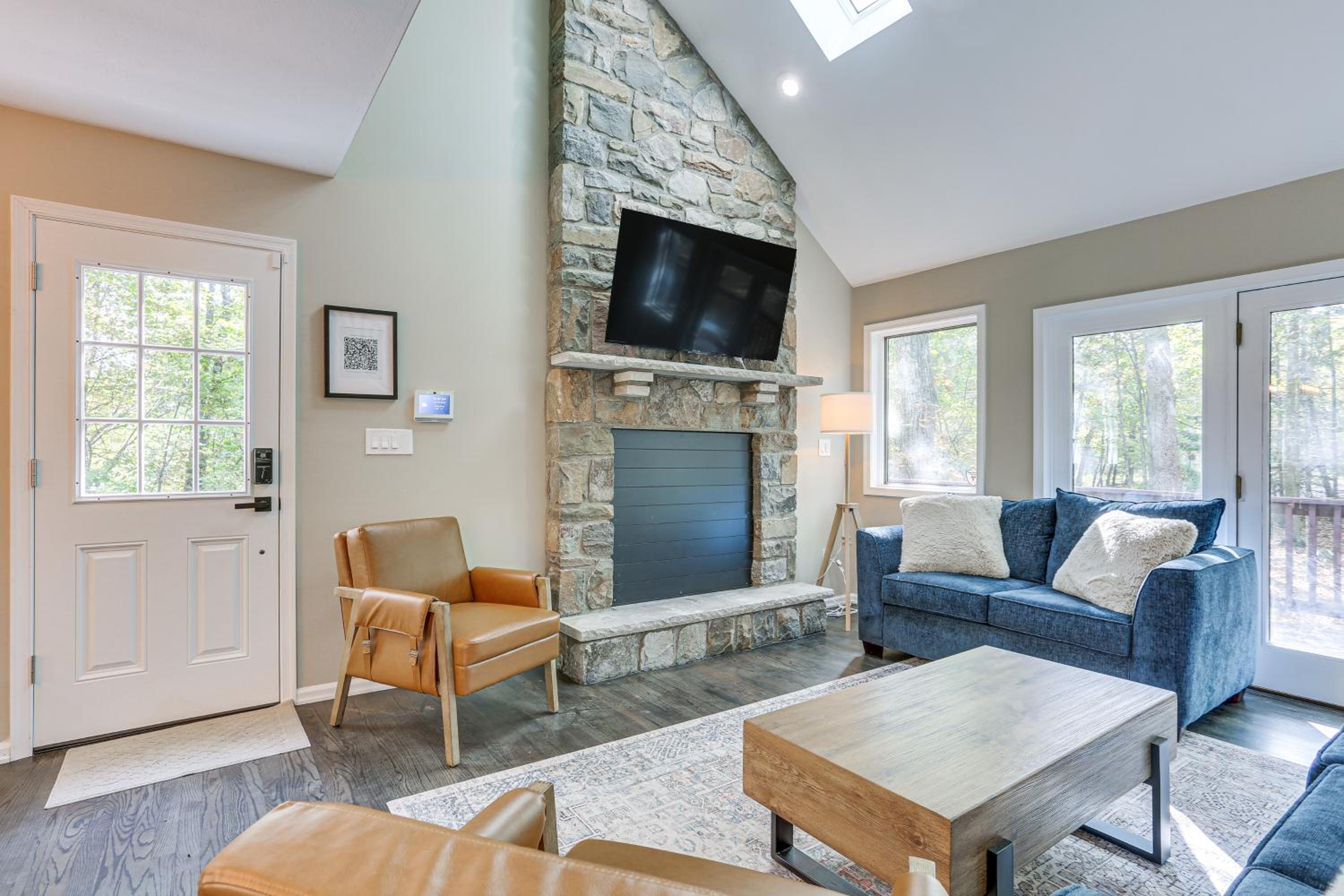 6 Mi to Bushkill Falls Secluded Home with Game Room