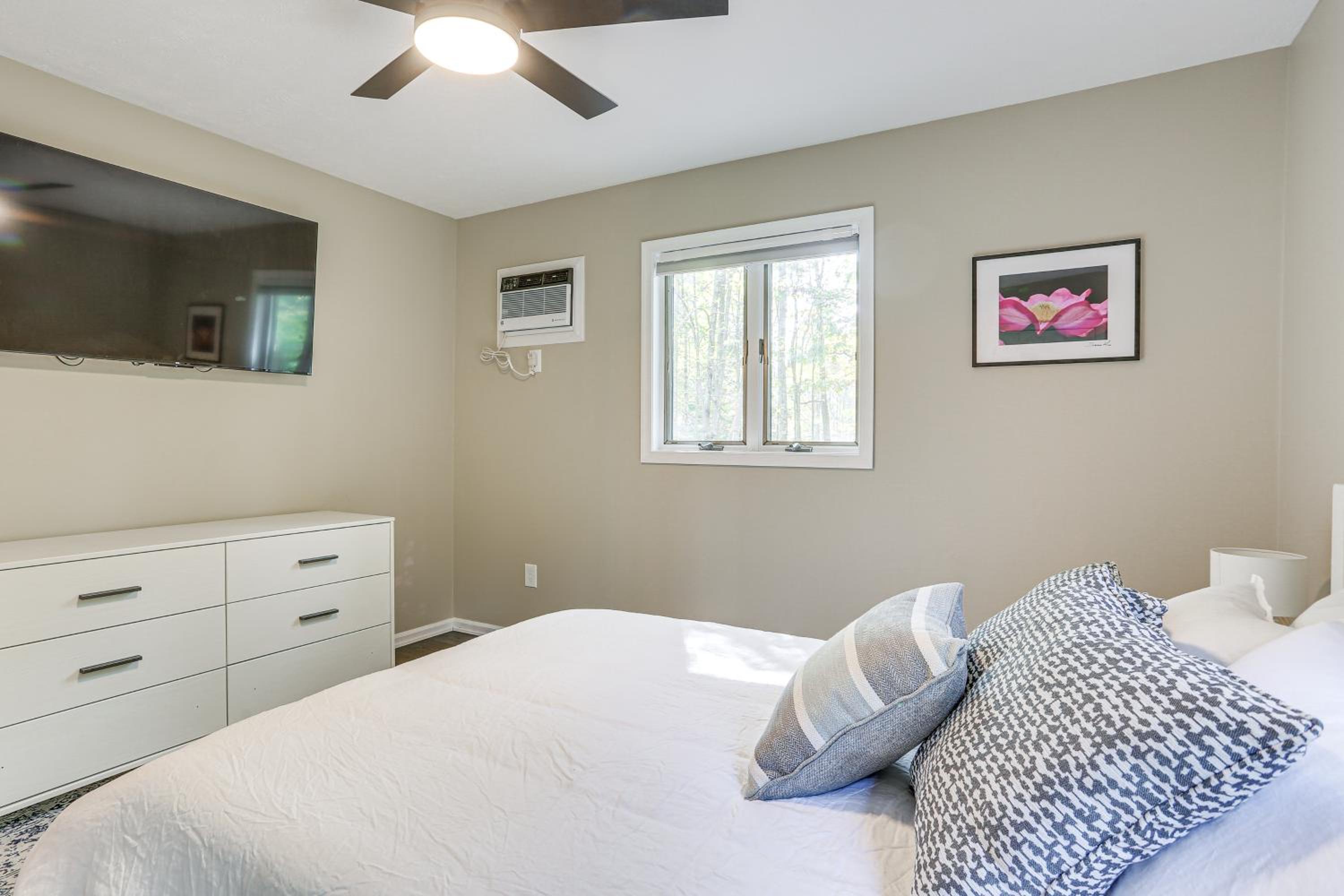 6 Mi to Bushkill Falls Secluded Home with Game Room