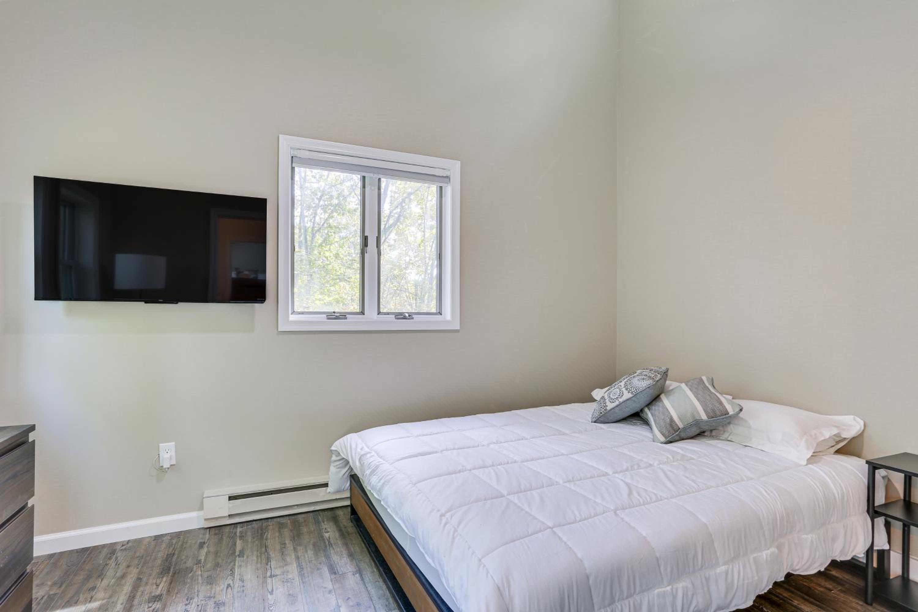 6 Mi to Bushkill Falls Secluded Home with Game Room