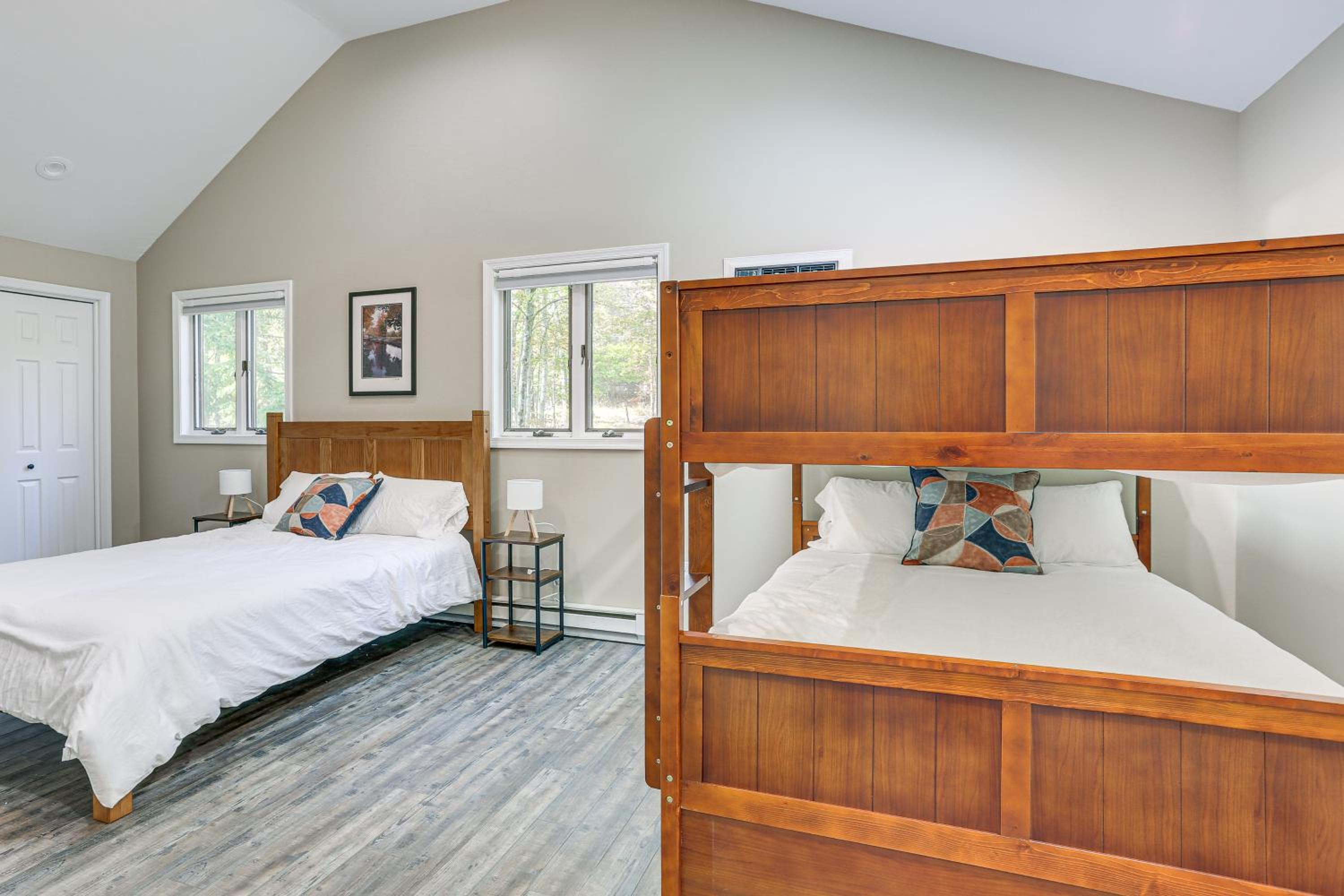 6 Mi to Bushkill Falls Secluded Home with Game Room