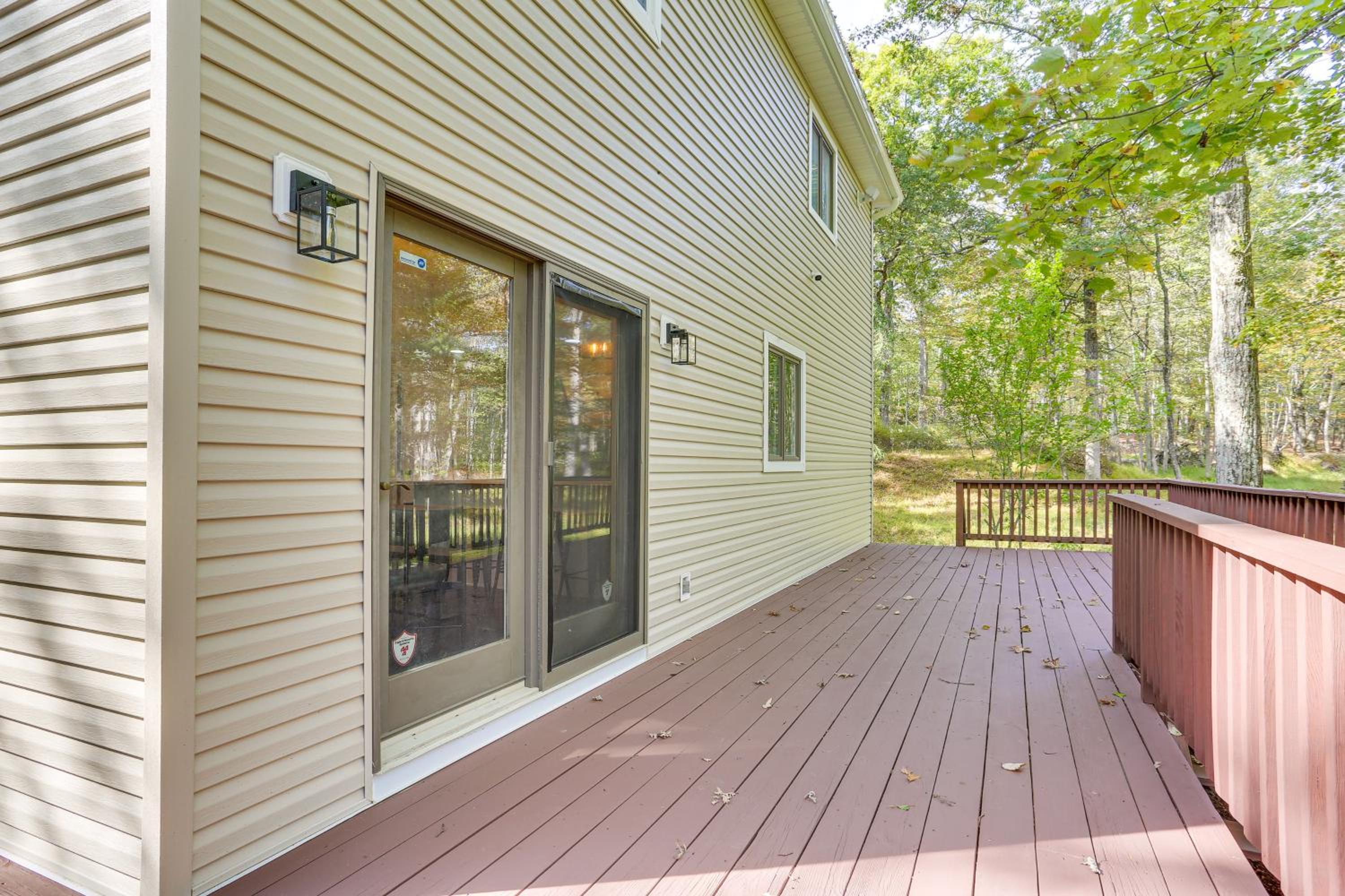 6 Mi to Bushkill Falls Secluded Home with Game Room
