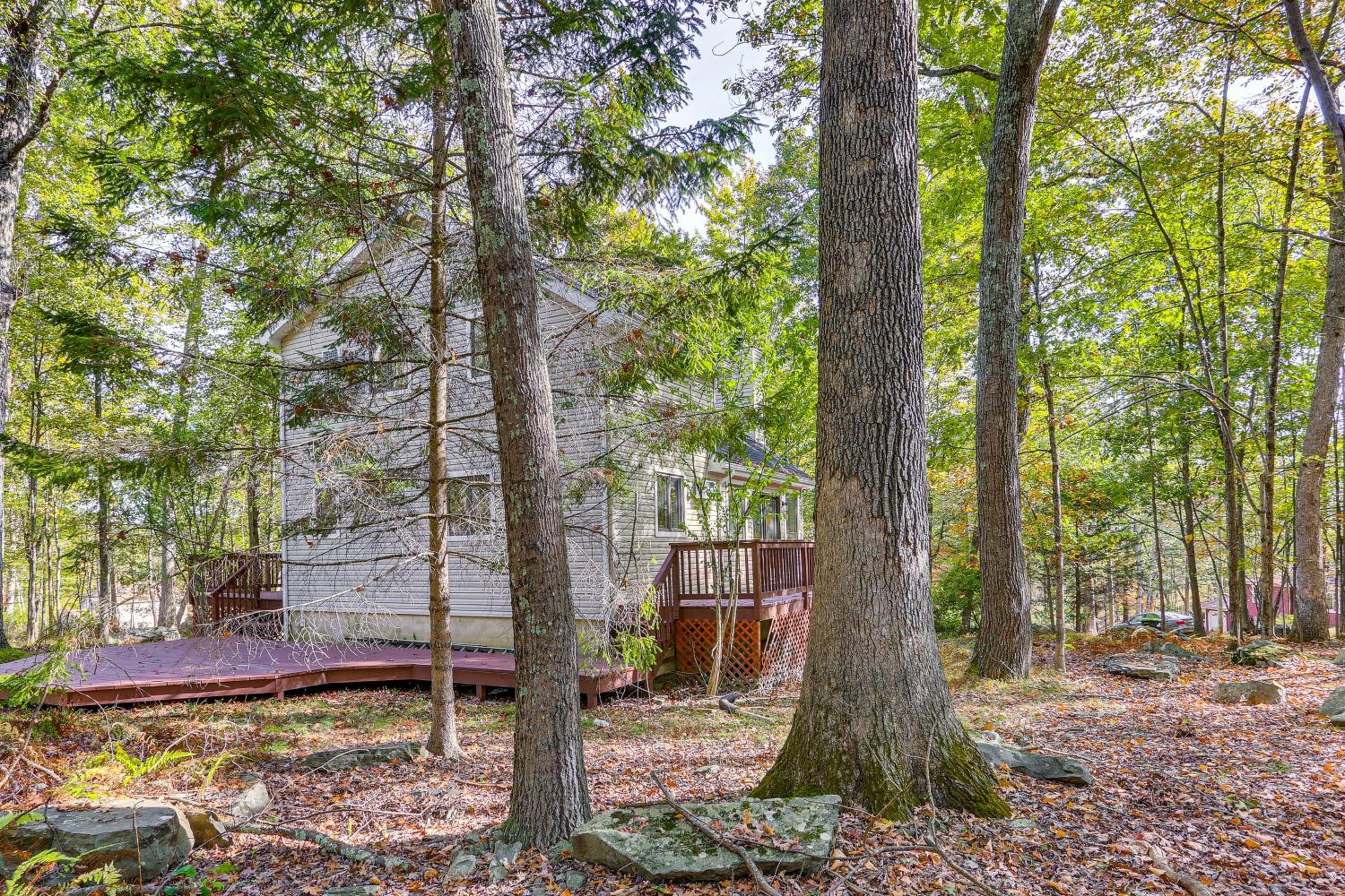 6 Mi to Bushkill Falls Secluded Home with Game Room