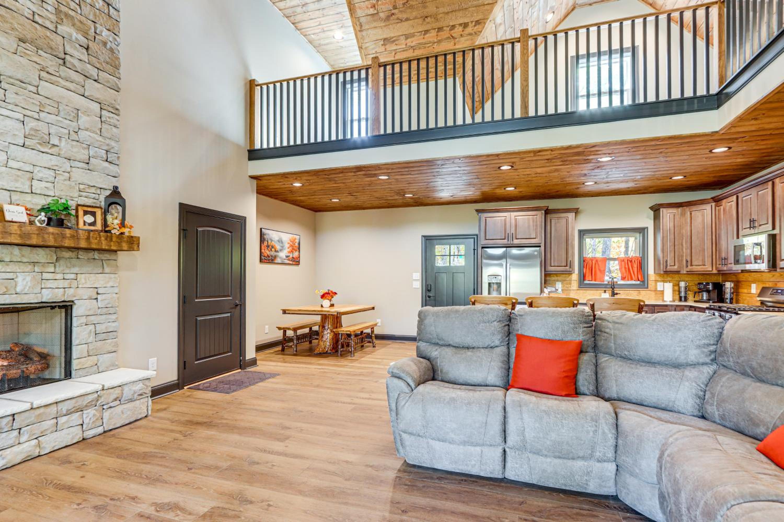 New Build! Secluded Mountain Home in Murphy