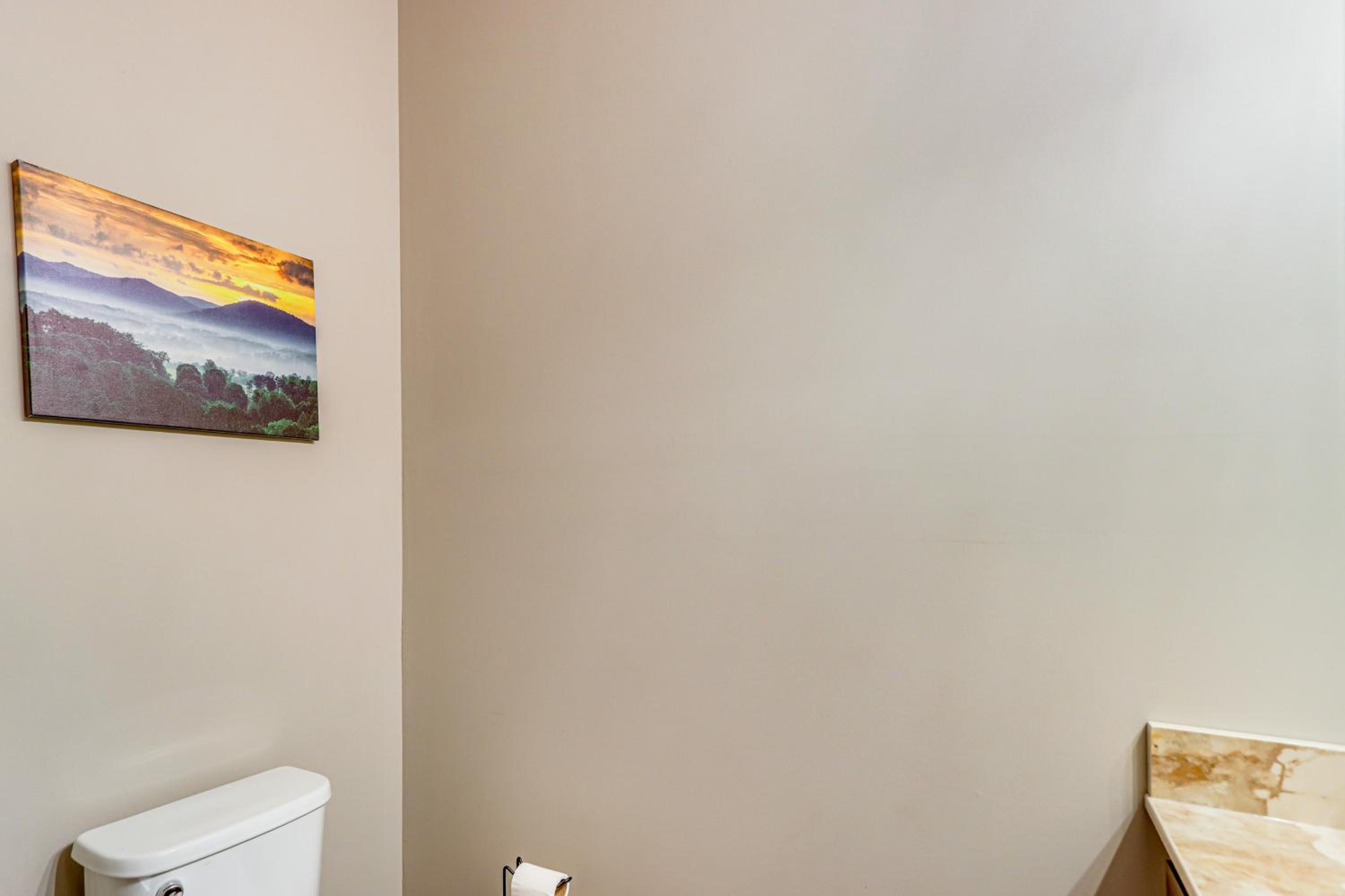 New Build! Secluded Mountain Home in Murphy