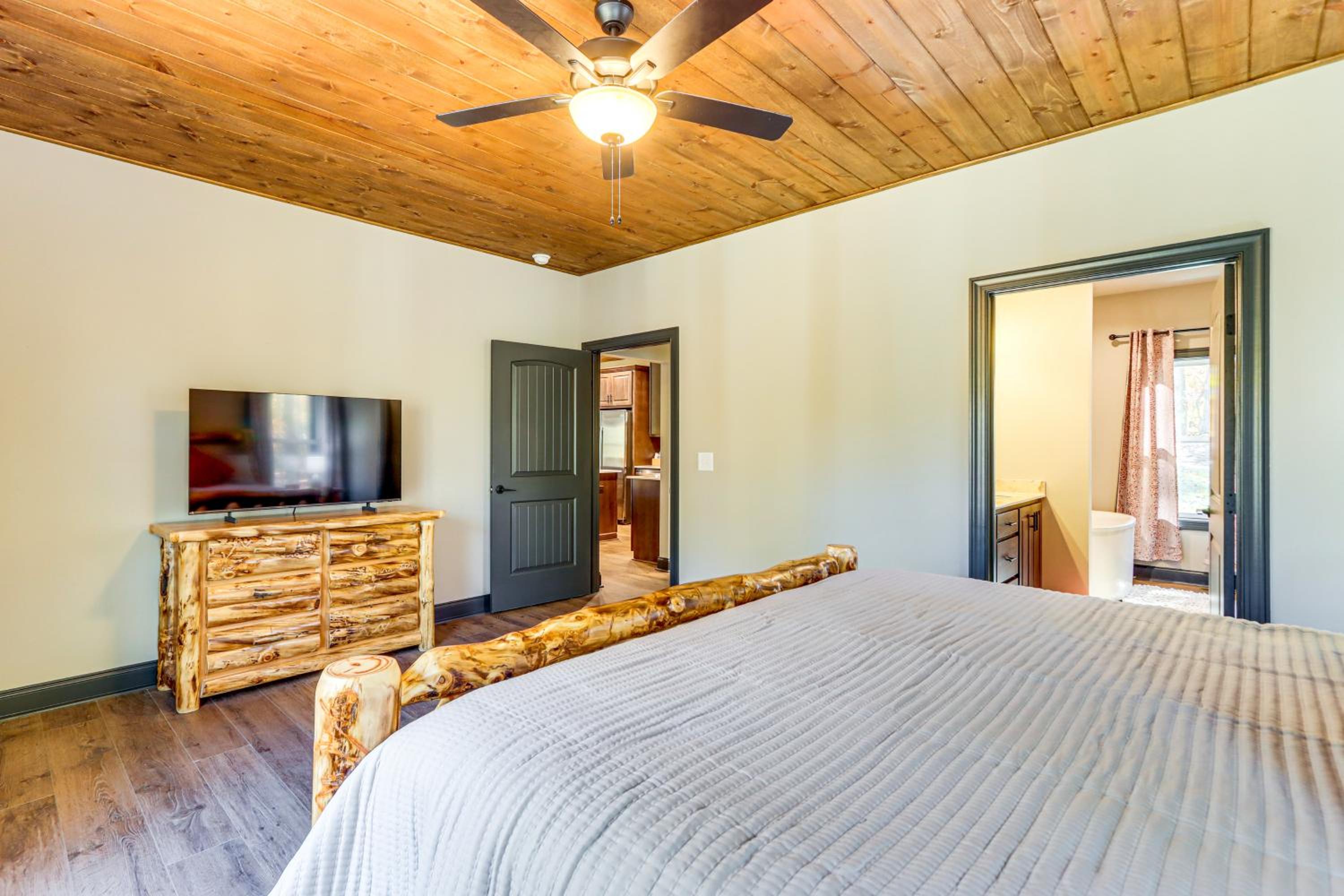 New Build! Secluded Mountain Home in Murphy