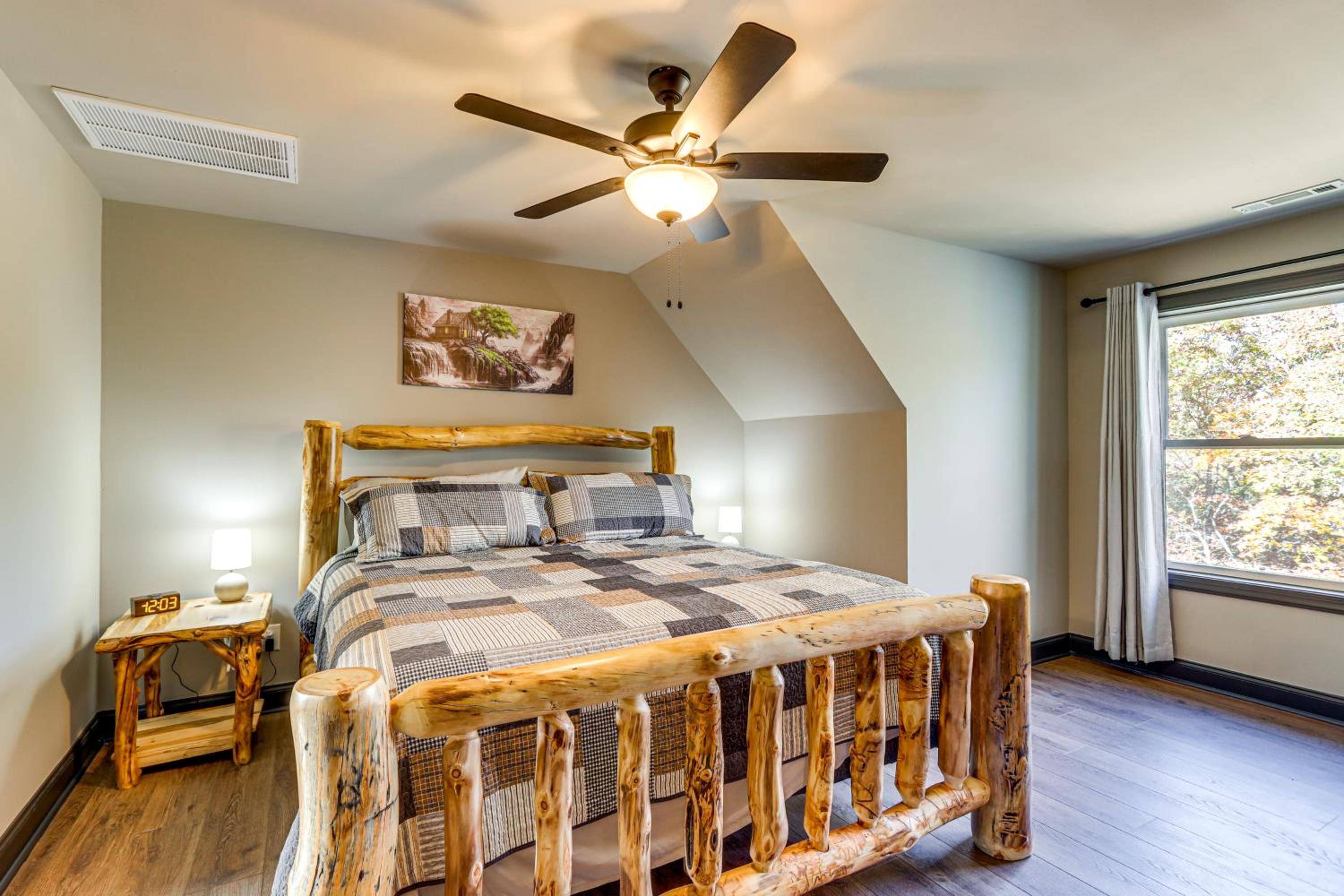 New Build! Secluded Mountain Home in Murphy