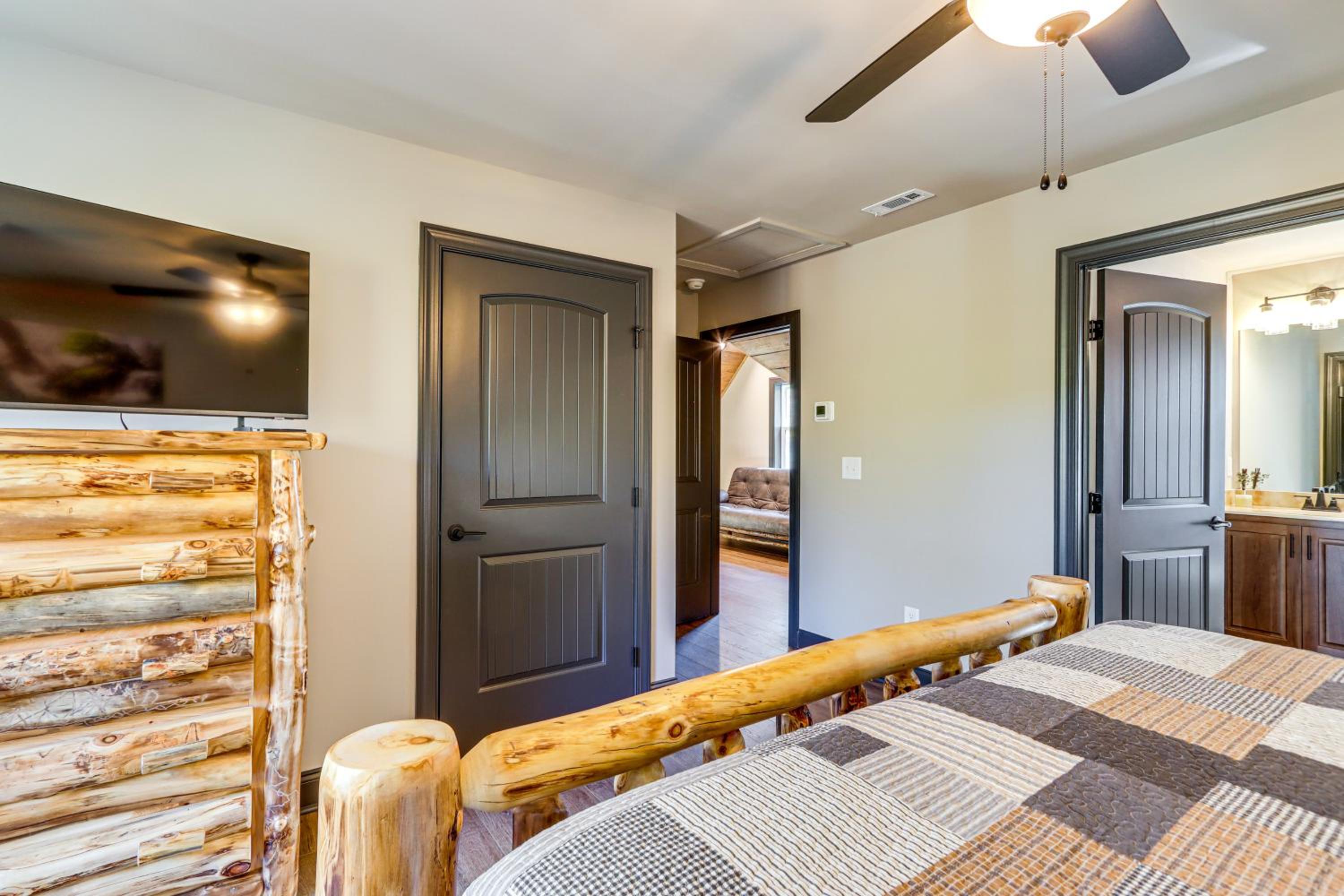 New Build! Secluded Mountain Home in Murphy