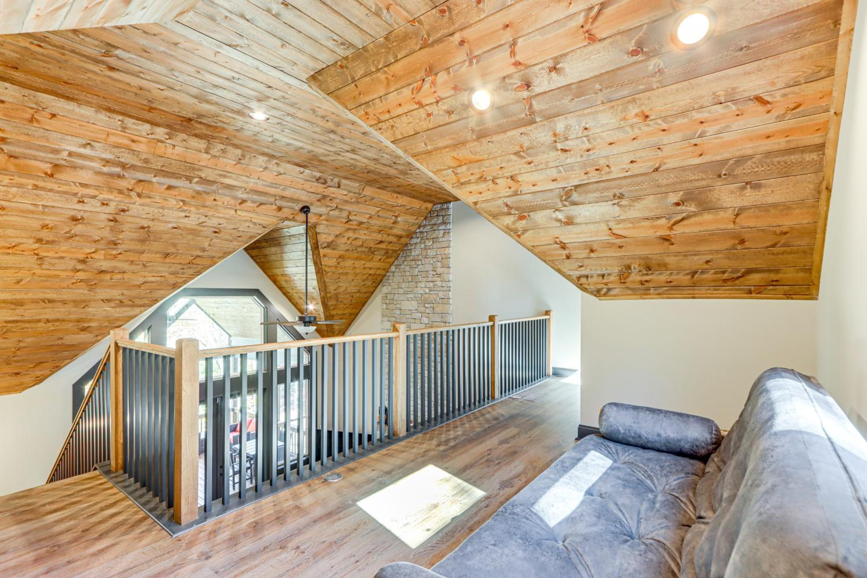 New Build! Secluded Mountain Home in Murphy