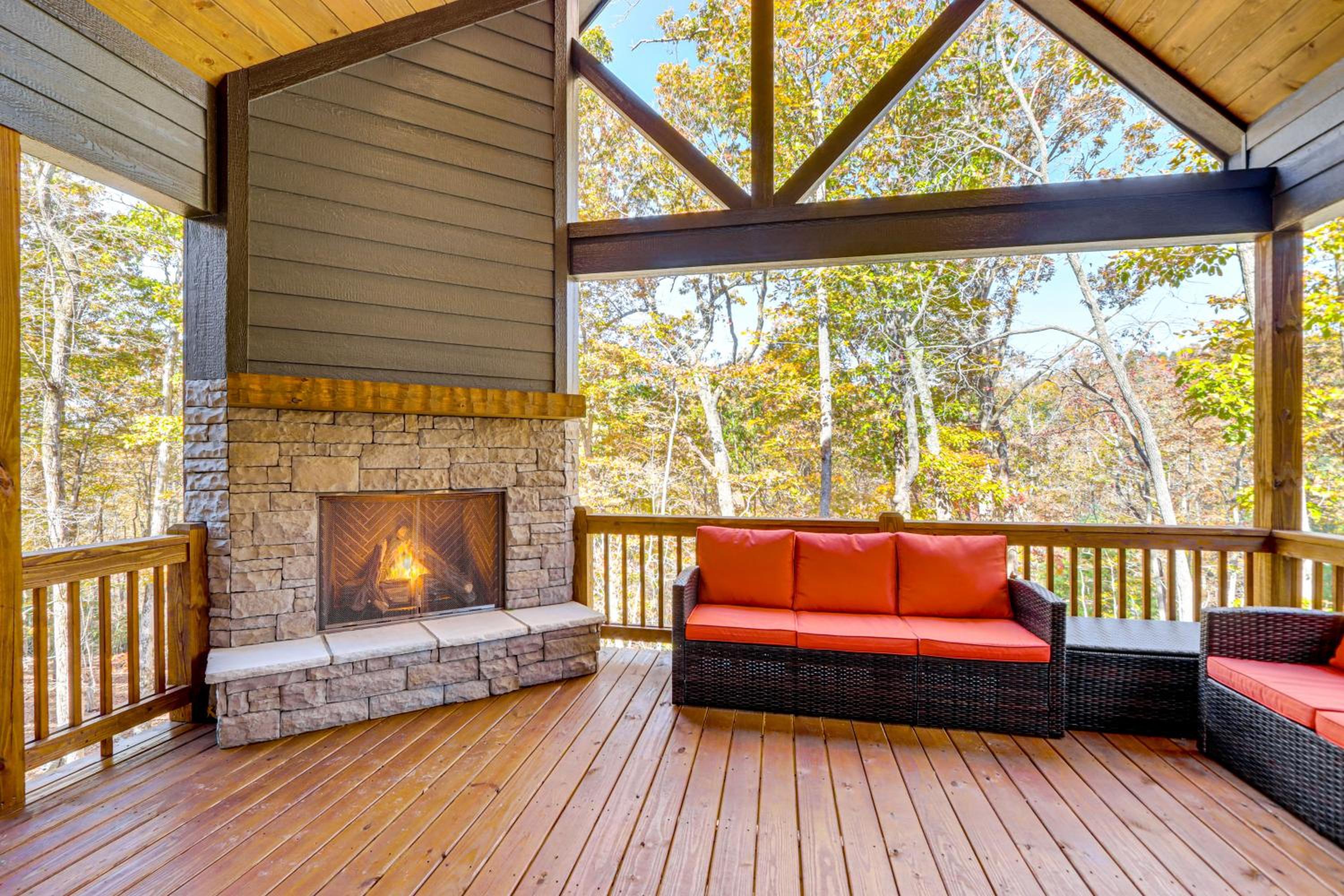 New Build! Secluded Mountain Home in Murphy