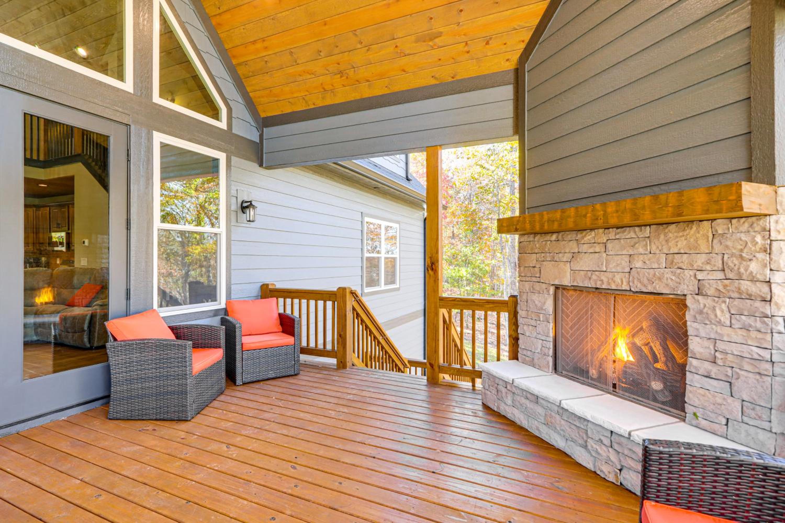 New Build! Secluded Mountain Home in Murphy