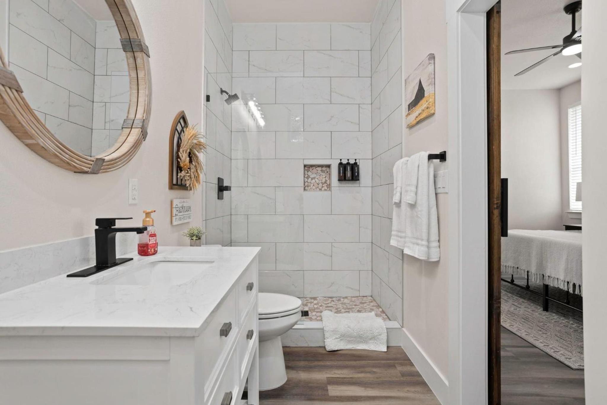 Riverside Luxury A/B, Sleeps 12!