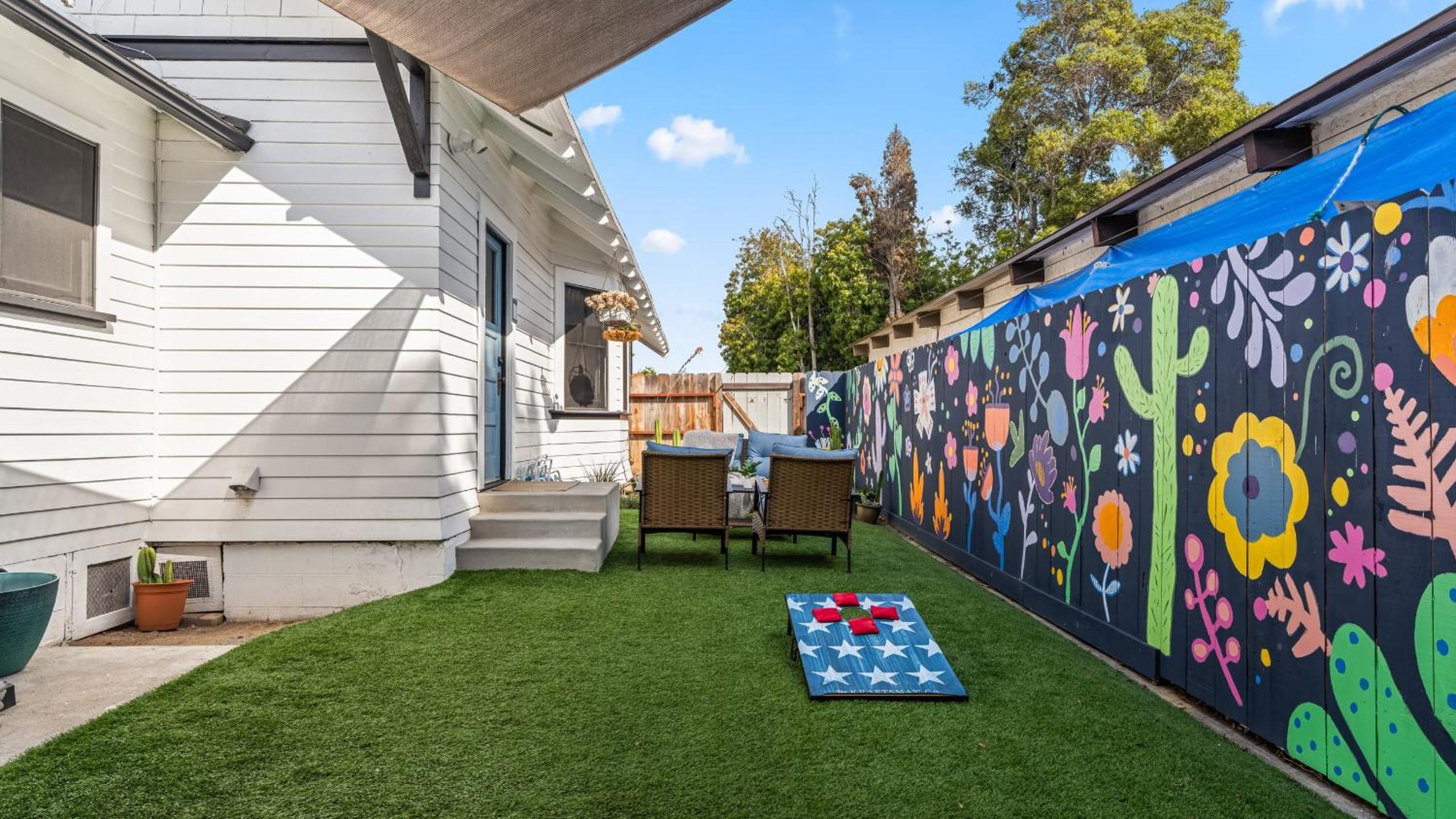 Classic San Diego Home w Outdoor Lounge Vintage Charm Casa Craftsman by Avantstay