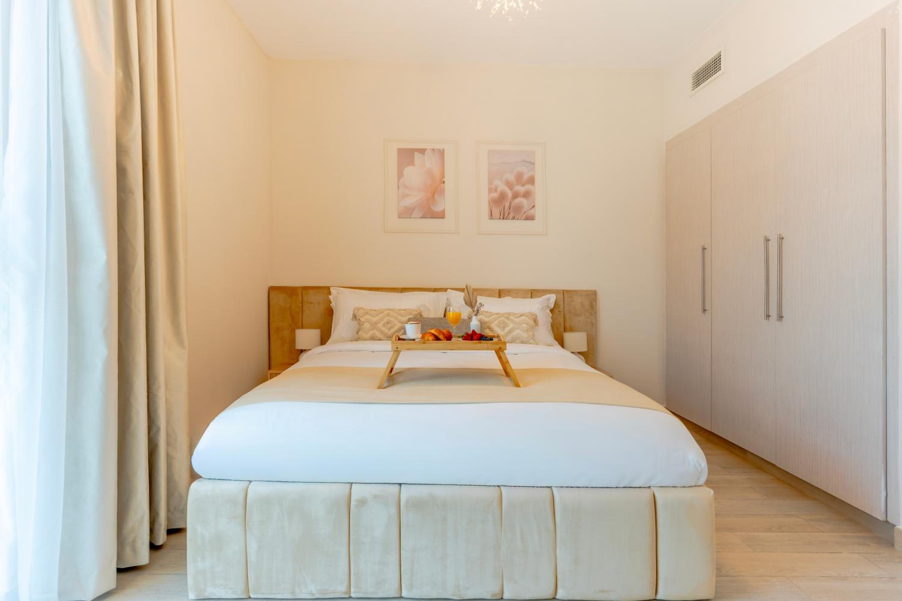 Modern 1-Bed Apartment with Balcony & Free Parking l Near Yas Mall & F1 Yas Island & Sea world