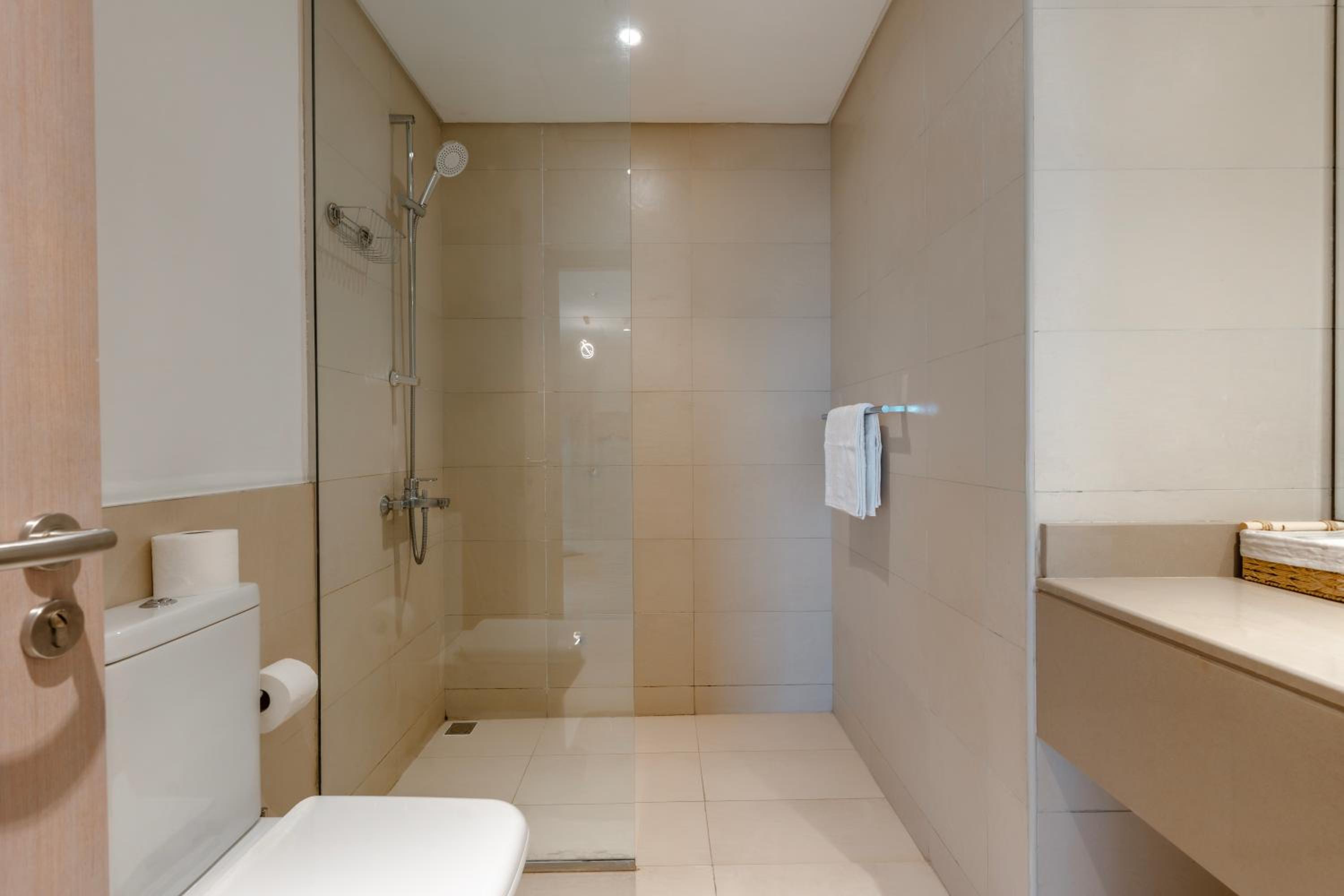 Modern 1-Bed Apartment with Balcony & Free Parking l Near Yas Mall & F1 Yas Island & Sea world