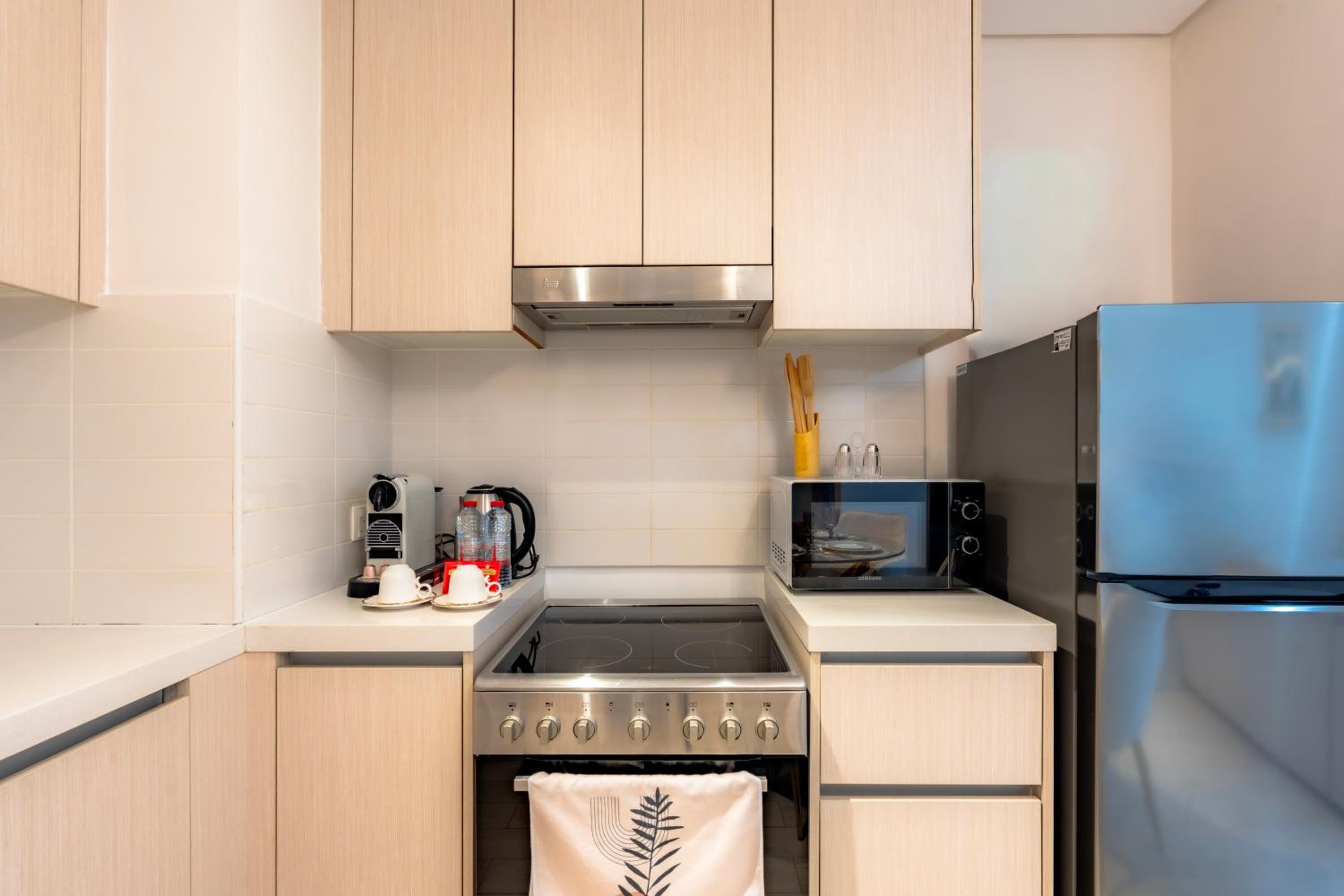 Modern 1-Bed Apartment with Balcony & Free Parking l Near Yas Mall & F1 Yas Island & Sea world
