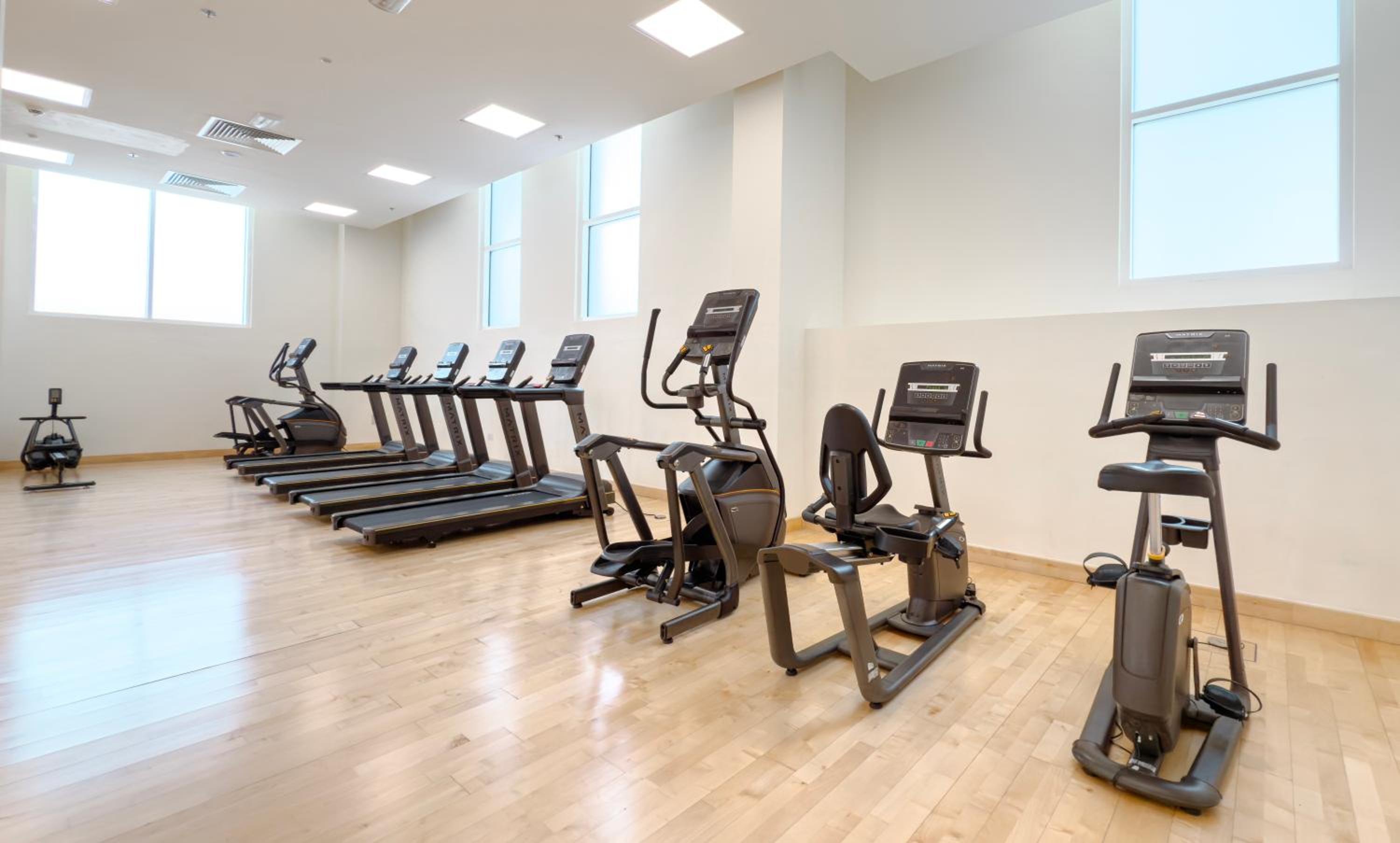 Modern 1-Bed Apartment with Balcony & Free Parking l Near Yas Mall & F1 Yas Island & Sea world