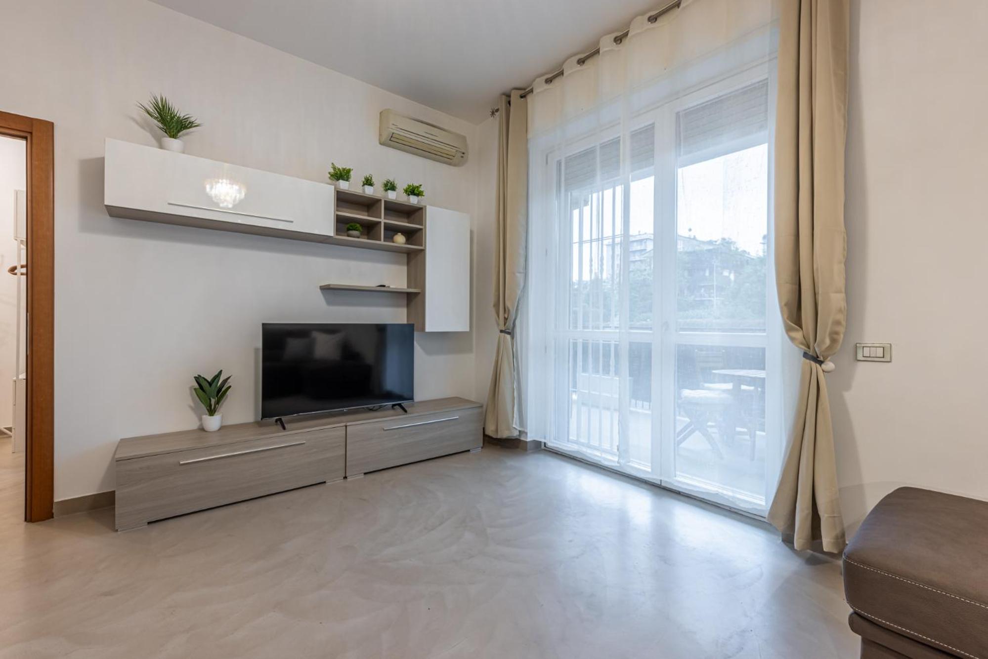 SanSiro75 large 3bdr with private garage near to Fiera and Stadium
