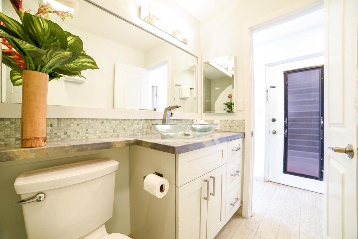 Hoyochi Nikko 105 · HN 105 OceanFront 1BD w Lanai AC Steps from