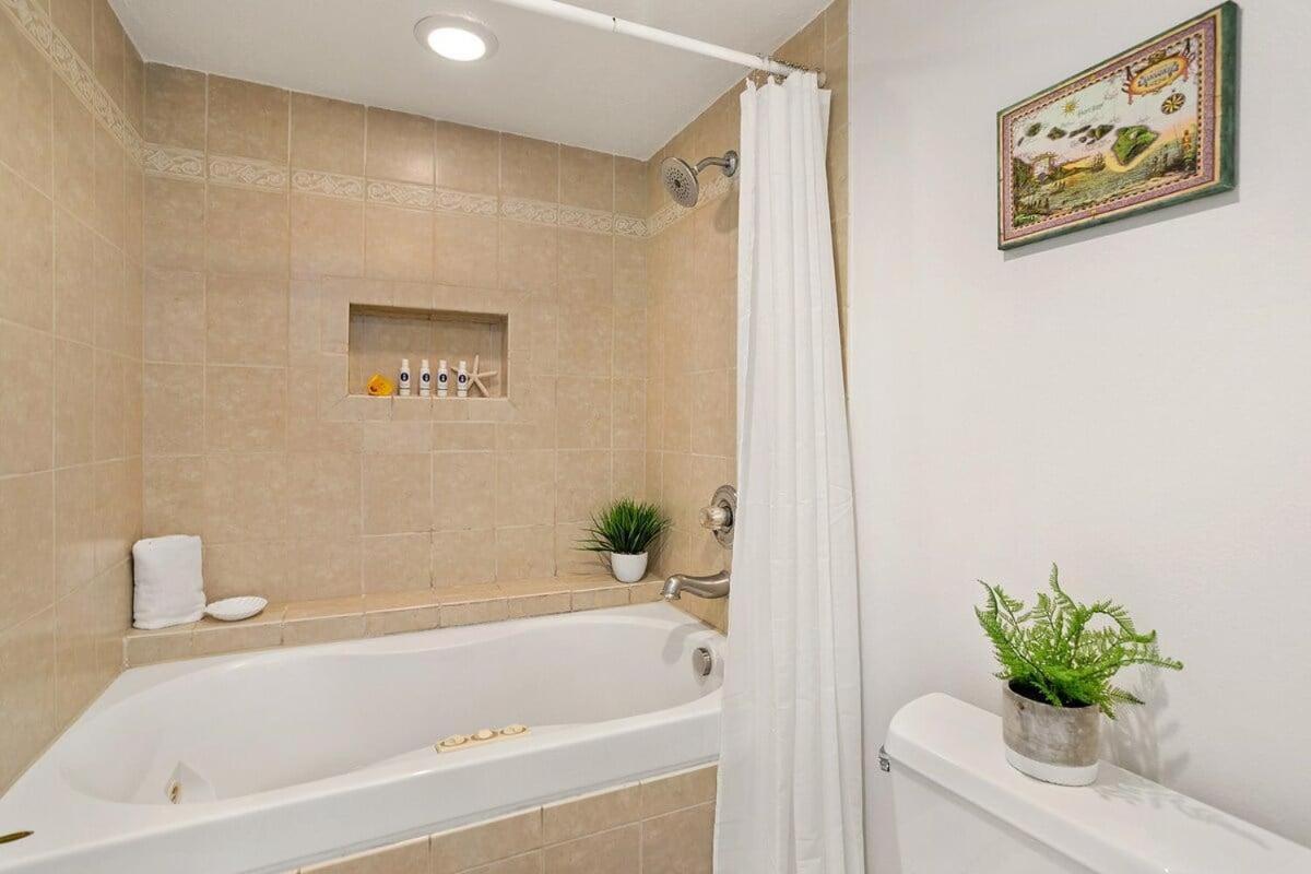 Eldorado K215 · EL K215 Studio w Panoramic Ocean Views Pool AC