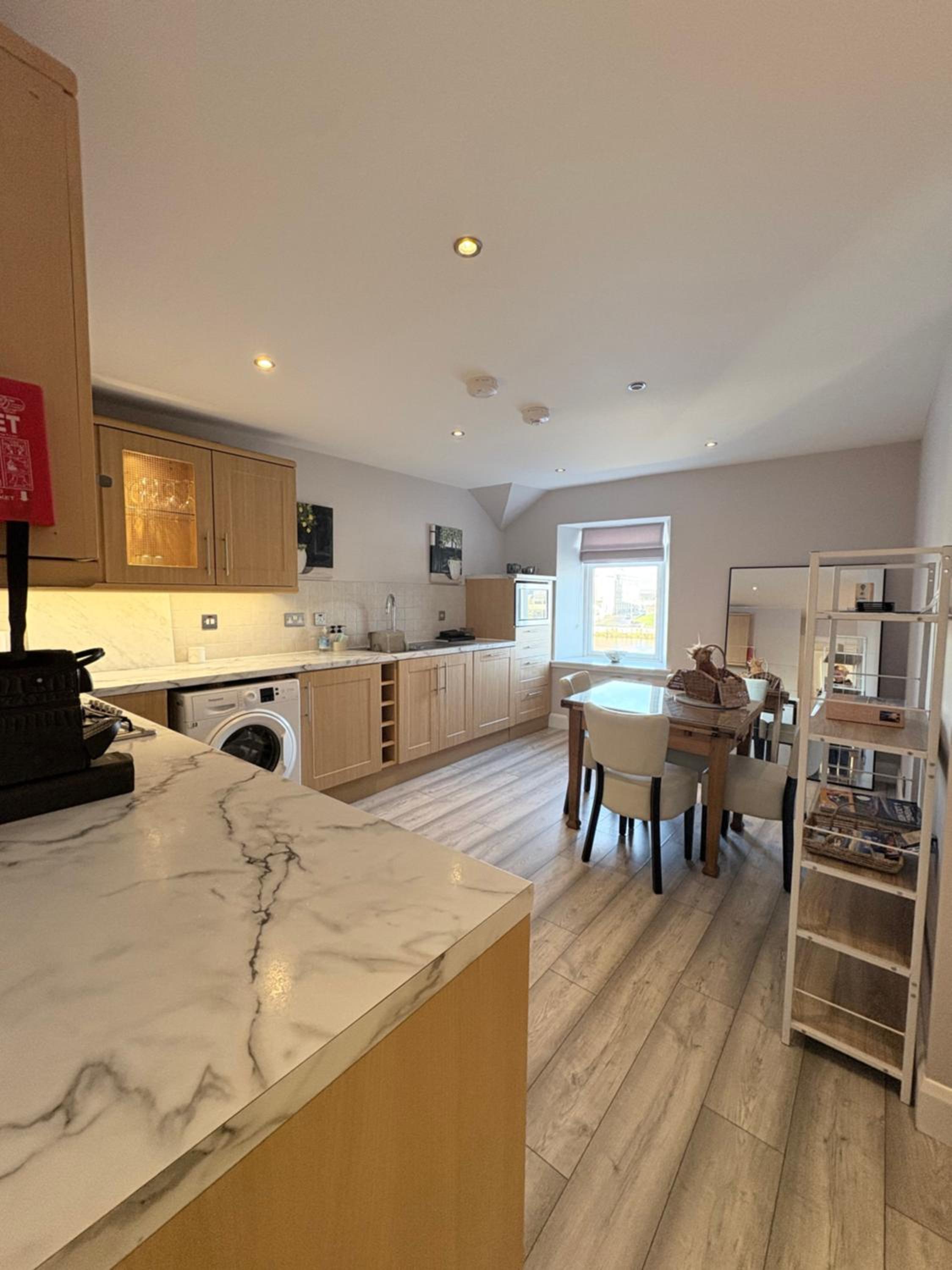 River-View Loft, sleeps 4, with parking