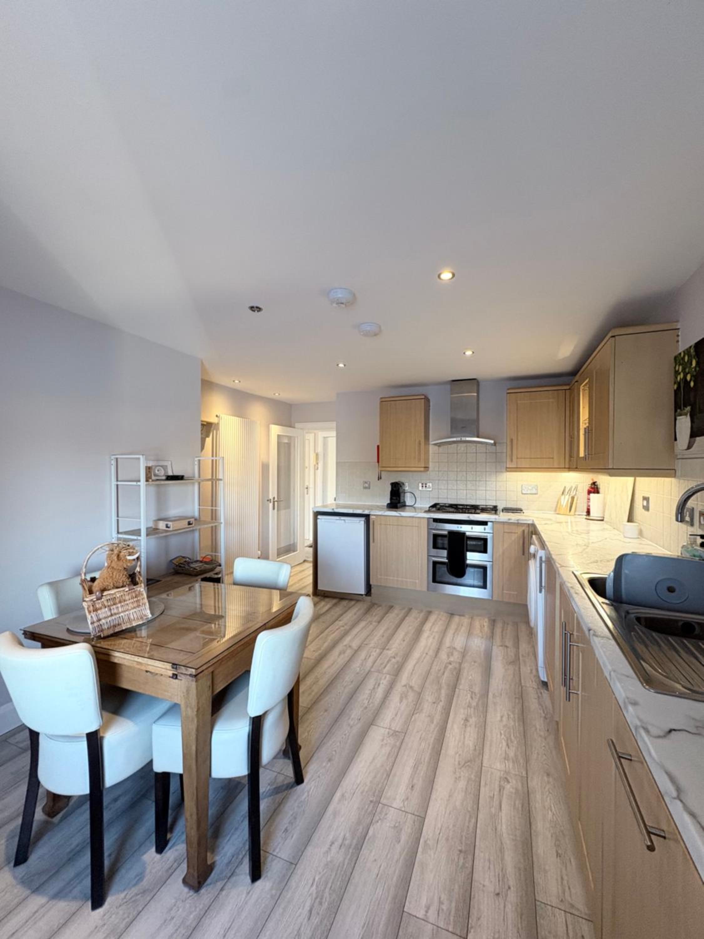 River-View Loft, sleeps 4, with parking