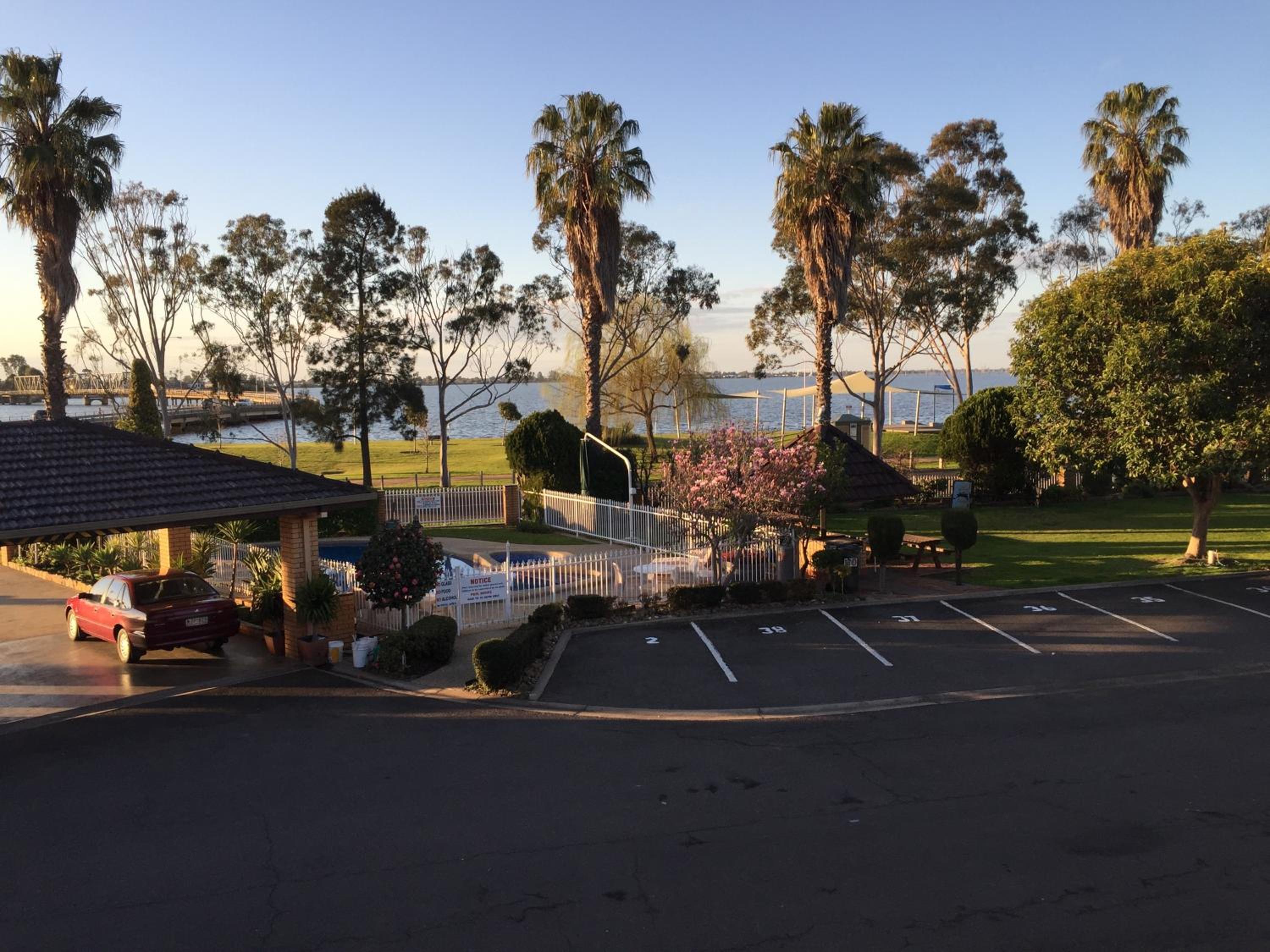 Lakeview Motel