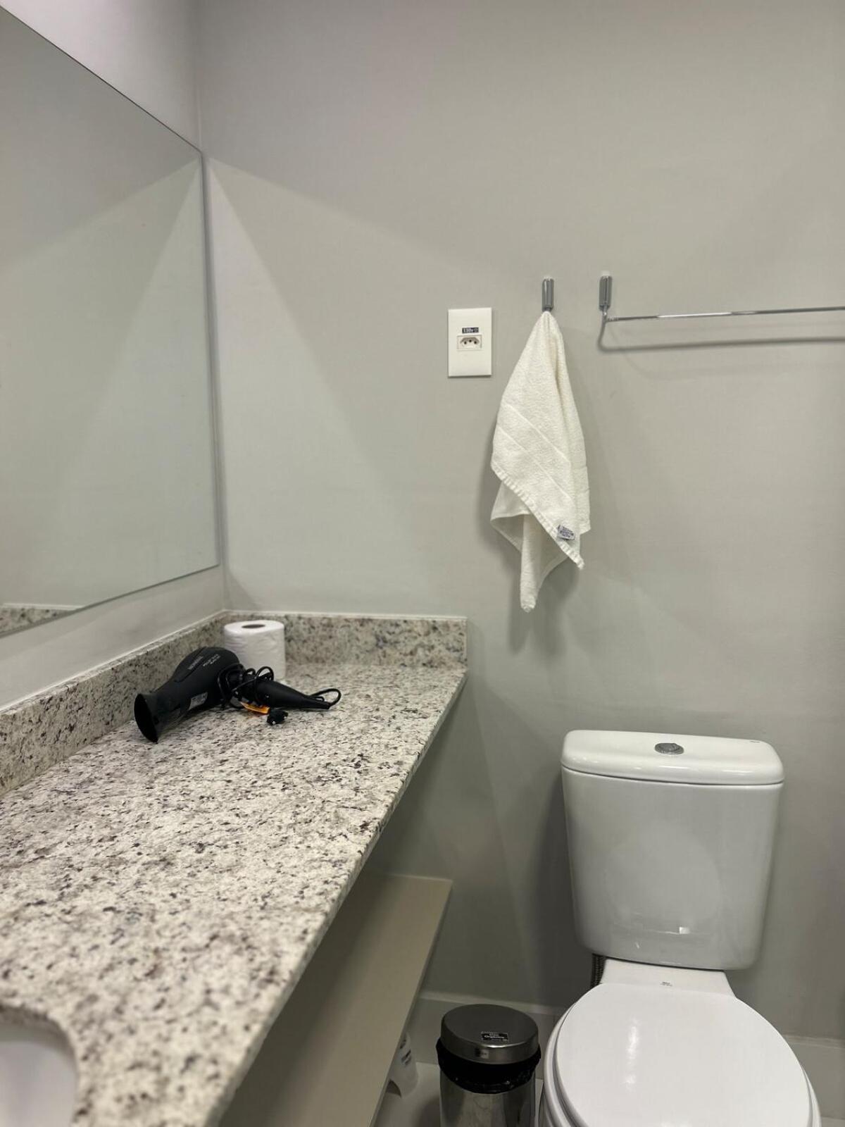 Seu apartamento a passos da PUC-RS e Hosp São Lucas com Vaga Grátis, Piscina, WI-FI