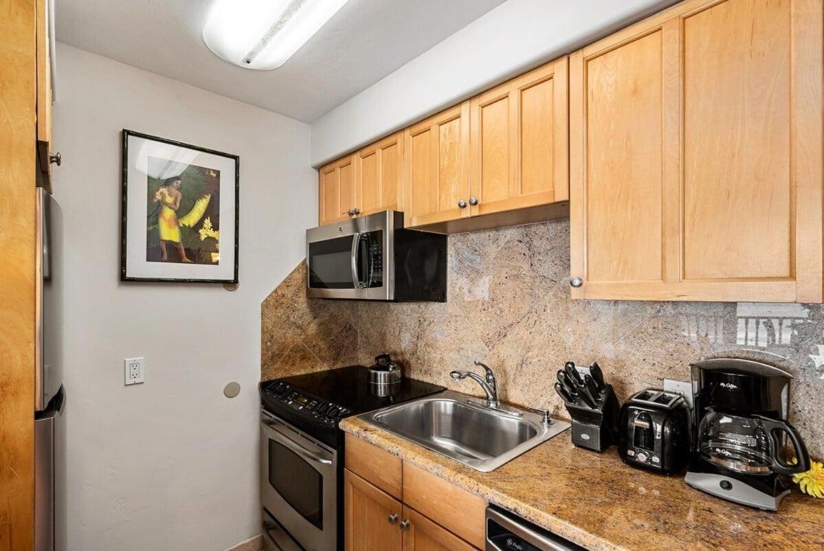 Lahaina Shores 507 · LS 507 West Maui Studio with Stunning Ocean