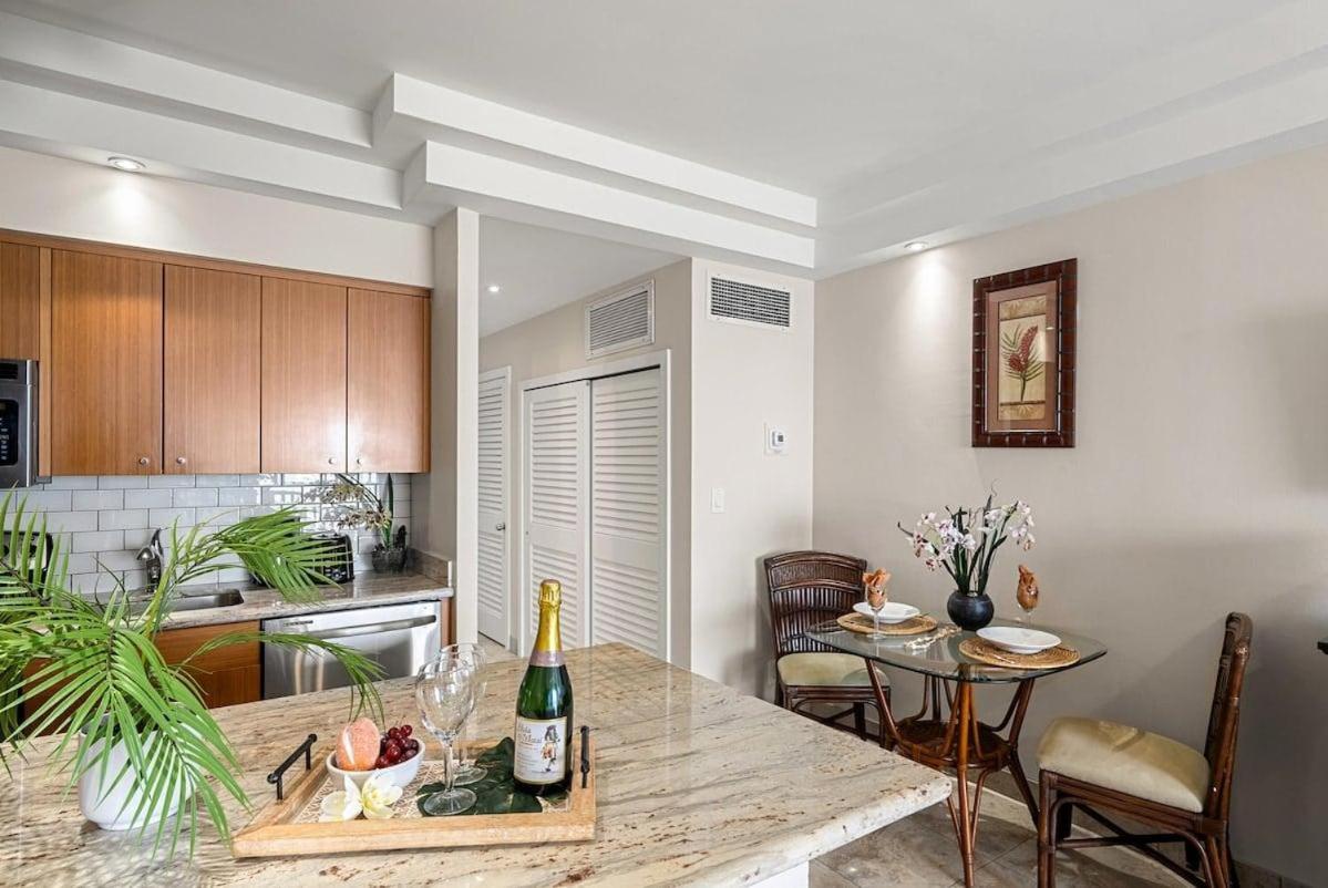 Lahaina Shores 607 · LS 607 Beachfront Remodeled Studio Stunnin