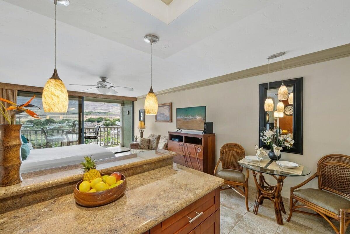Lahaina Shores 512 · LS 512 Getaway Studio by the Beach Pool Hot