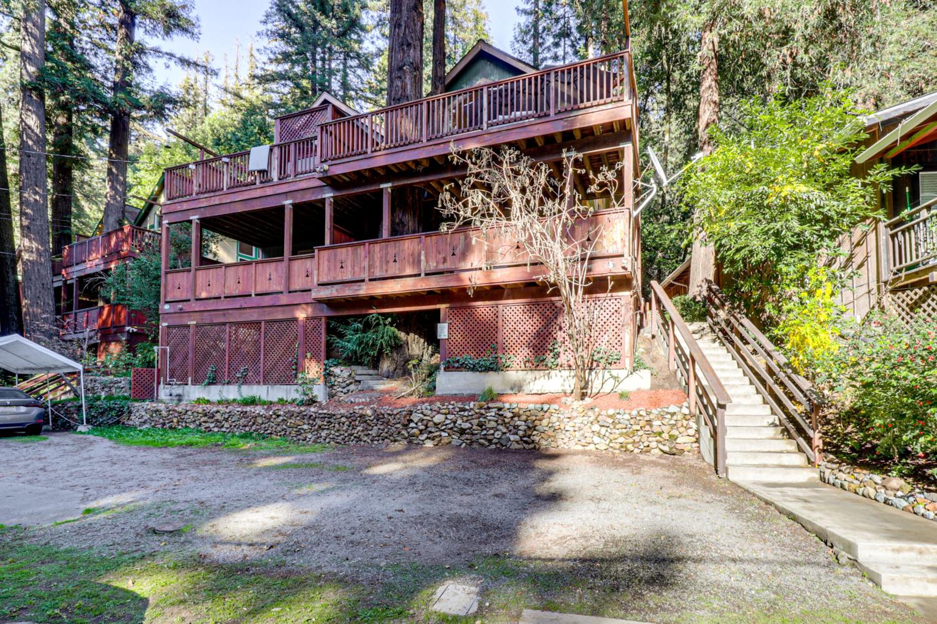Redwoods Escape with Hot Tub Near Russian River!
