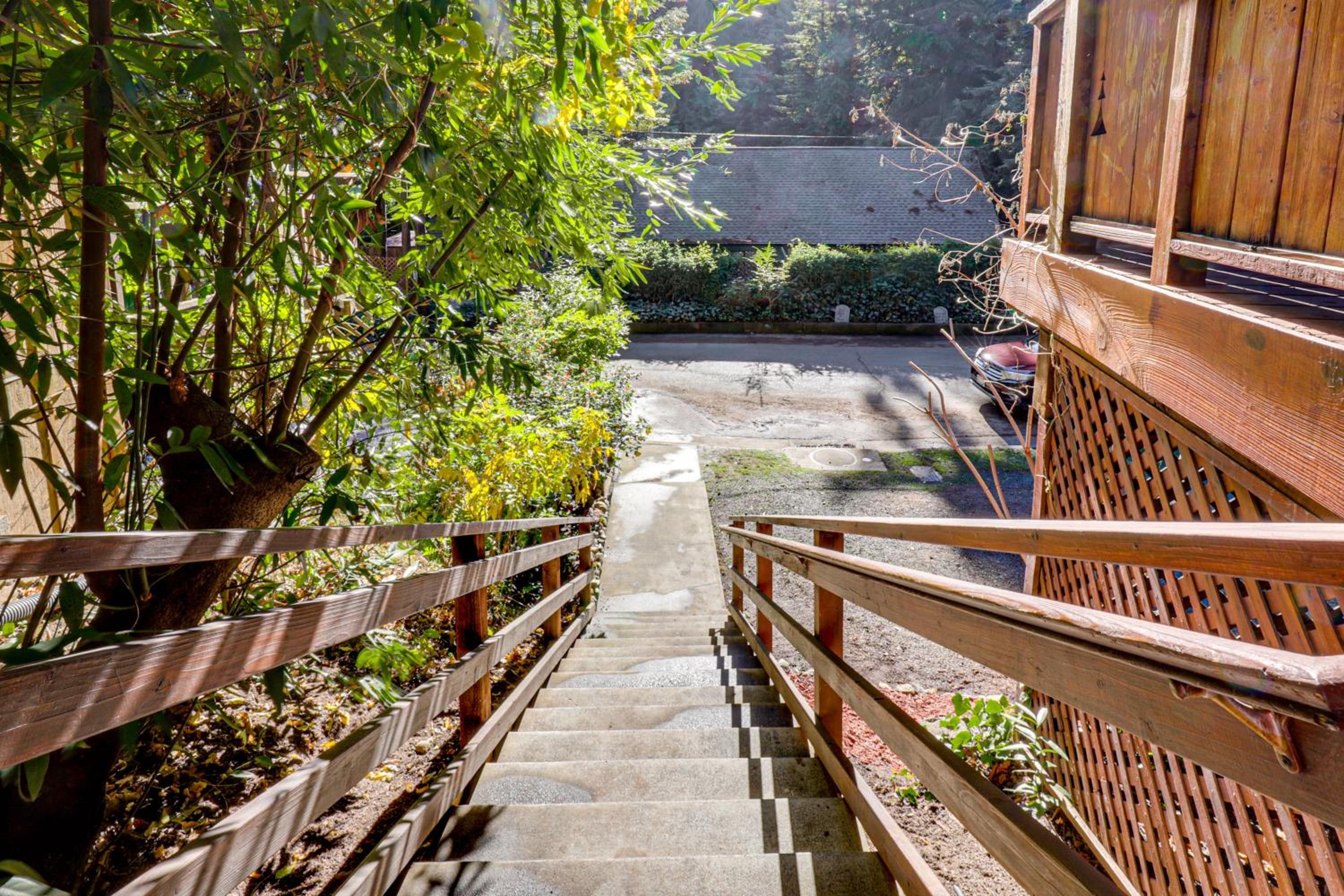 Redwoods Escape with Hot Tub Near Russian River!