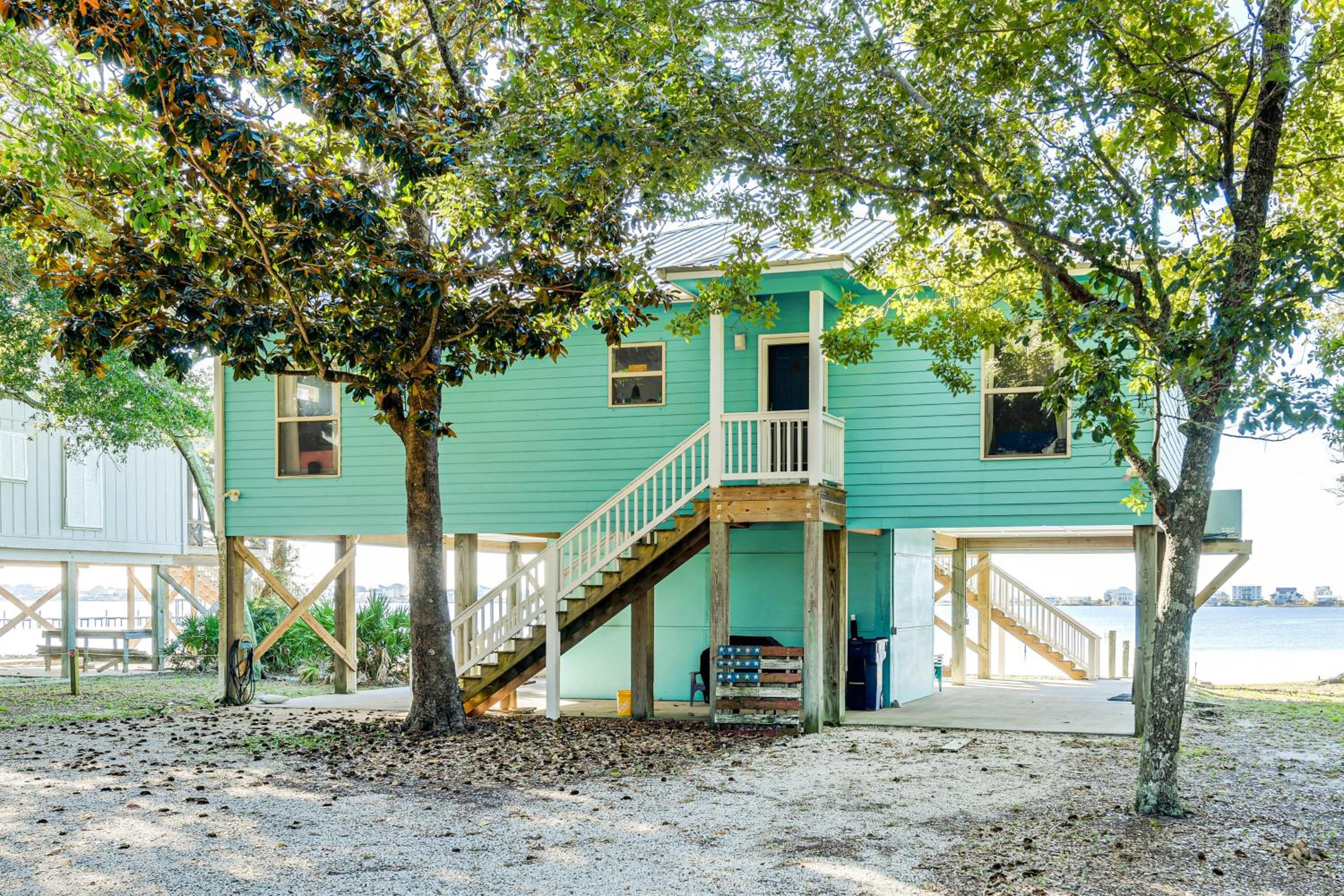Gulf Shores Gem with Beachfront Patio and Sunset Pier!