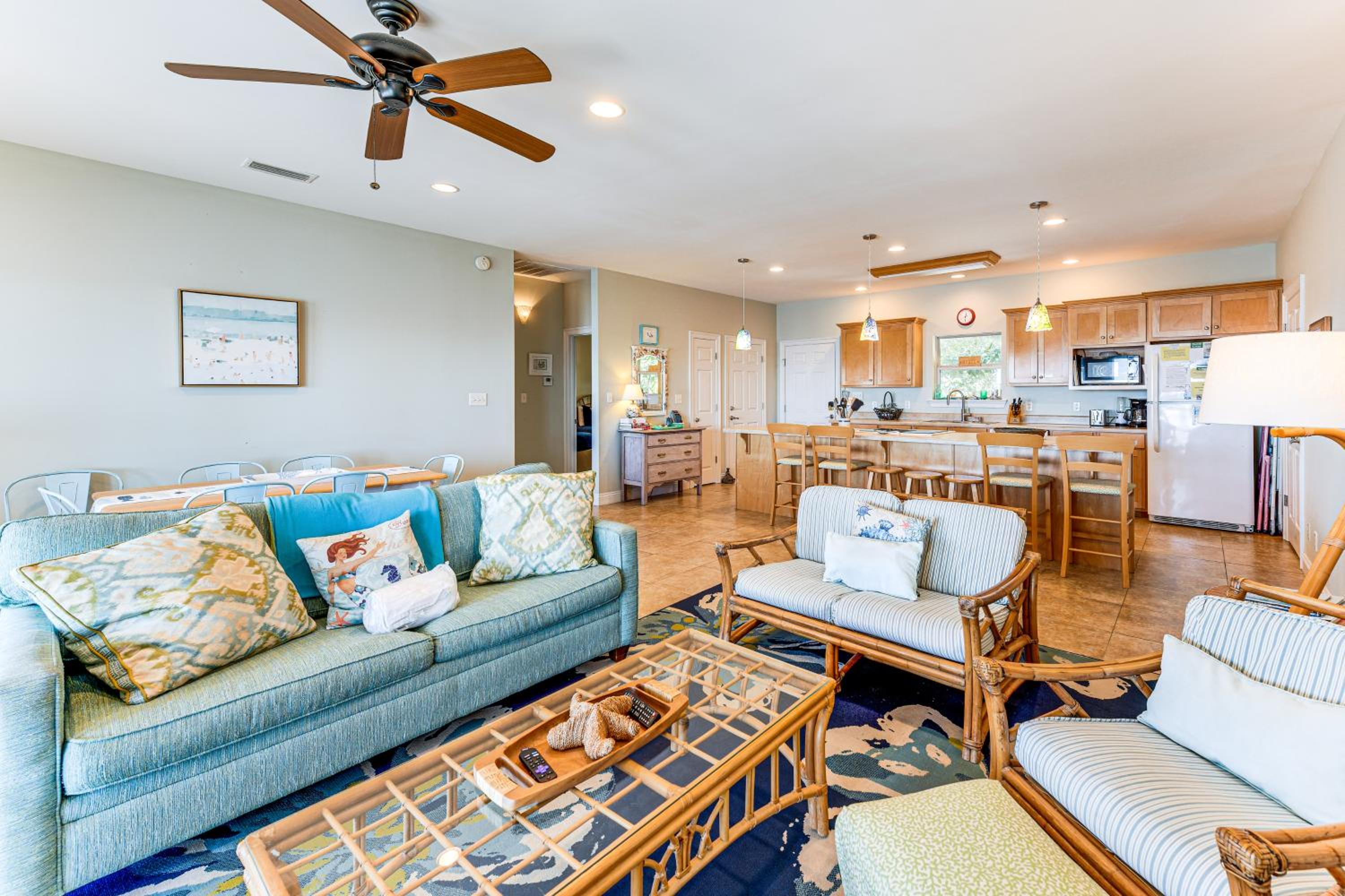 Gulf Shores Gem with Beachfront Patio and Sunset Pier!