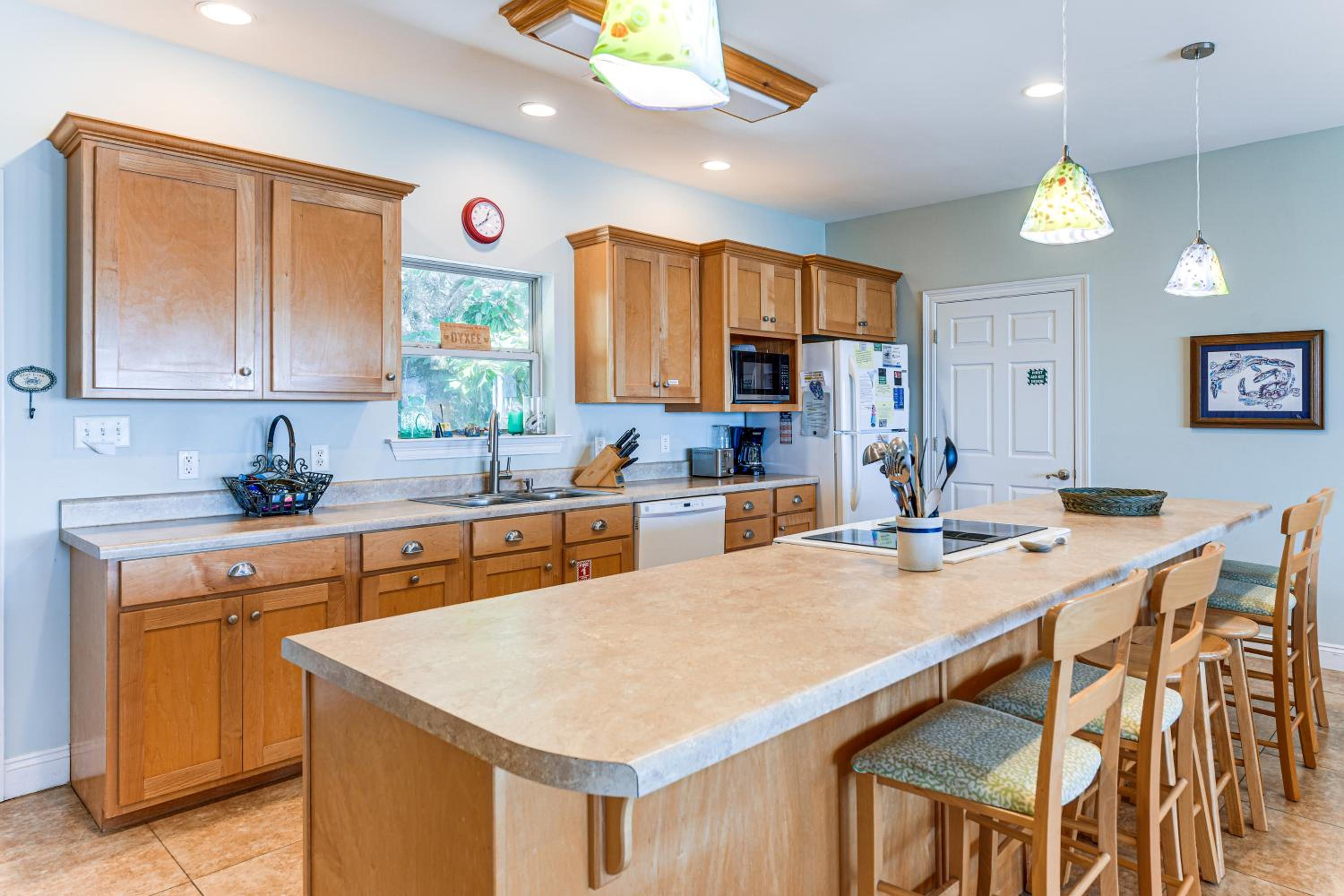 Gulf Shores Gem with Beachfront Patio and Sunset Pier!