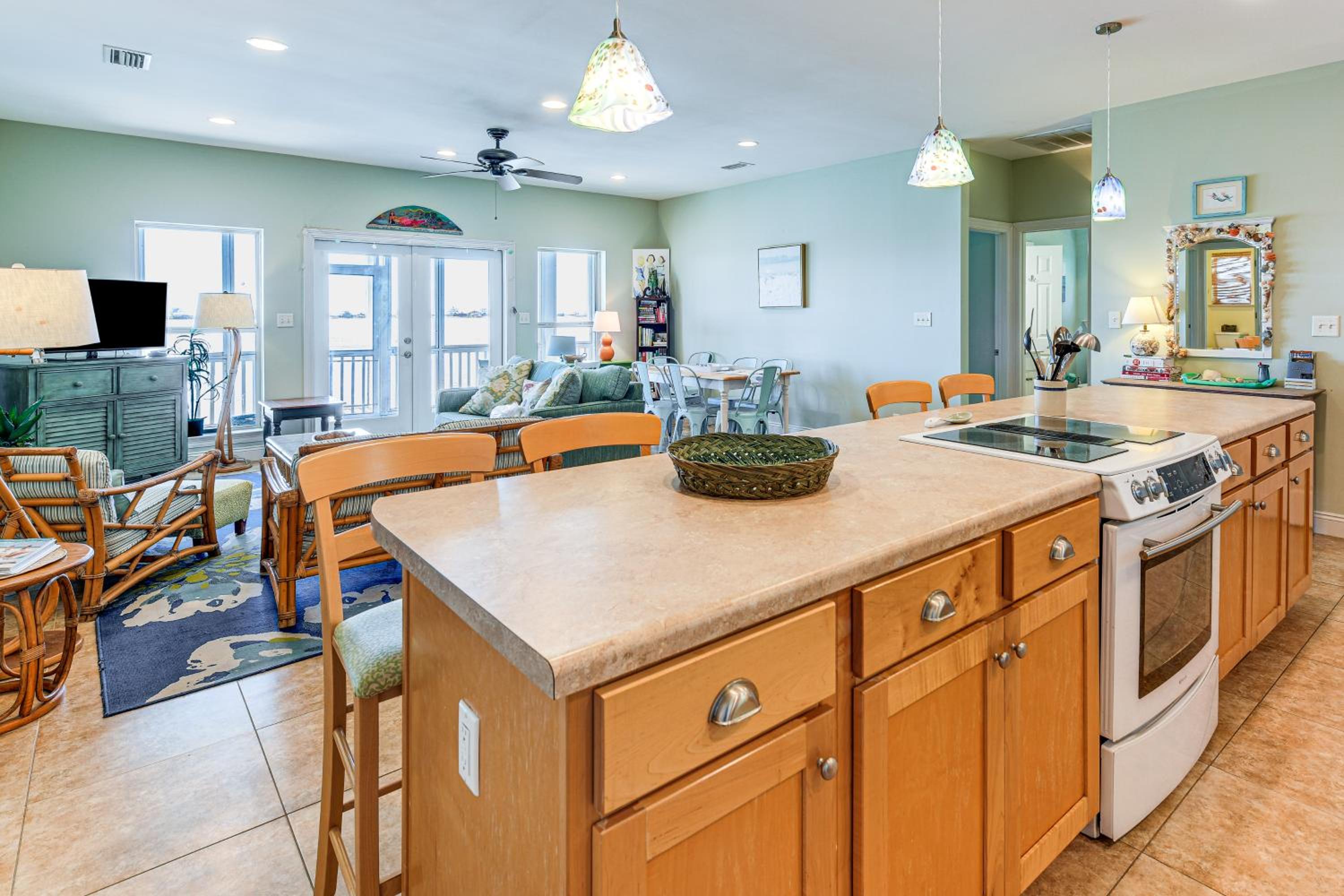 Gulf Shores Gem with Beachfront Patio and Sunset Pier!