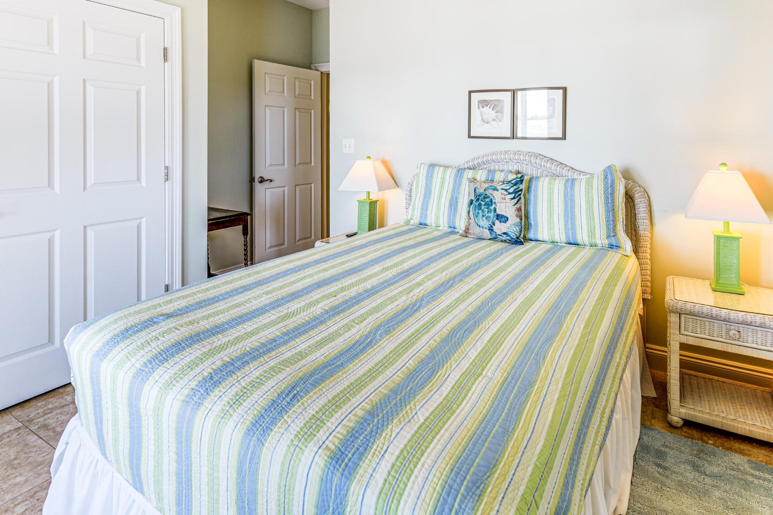 Gulf Shores Gem with Beachfront Patio and Sunset Pier!