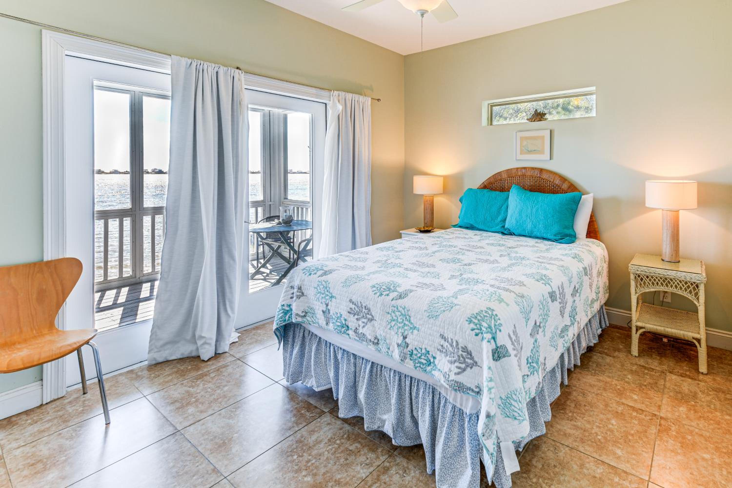 Gulf Shores Gem with Beachfront Patio and Sunset Pier!