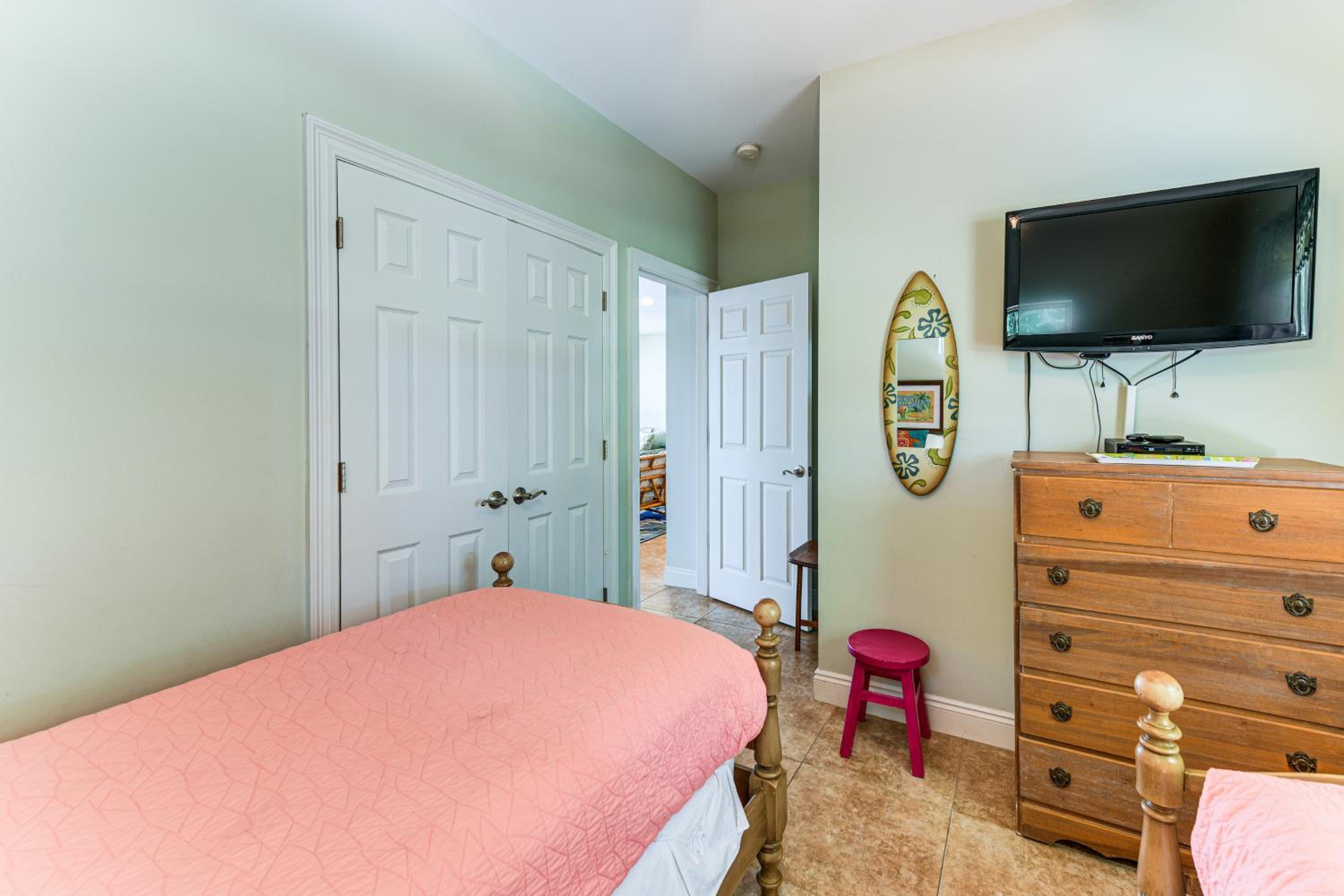 Gulf Shores Gem with Beachfront Patio and Sunset Pier!