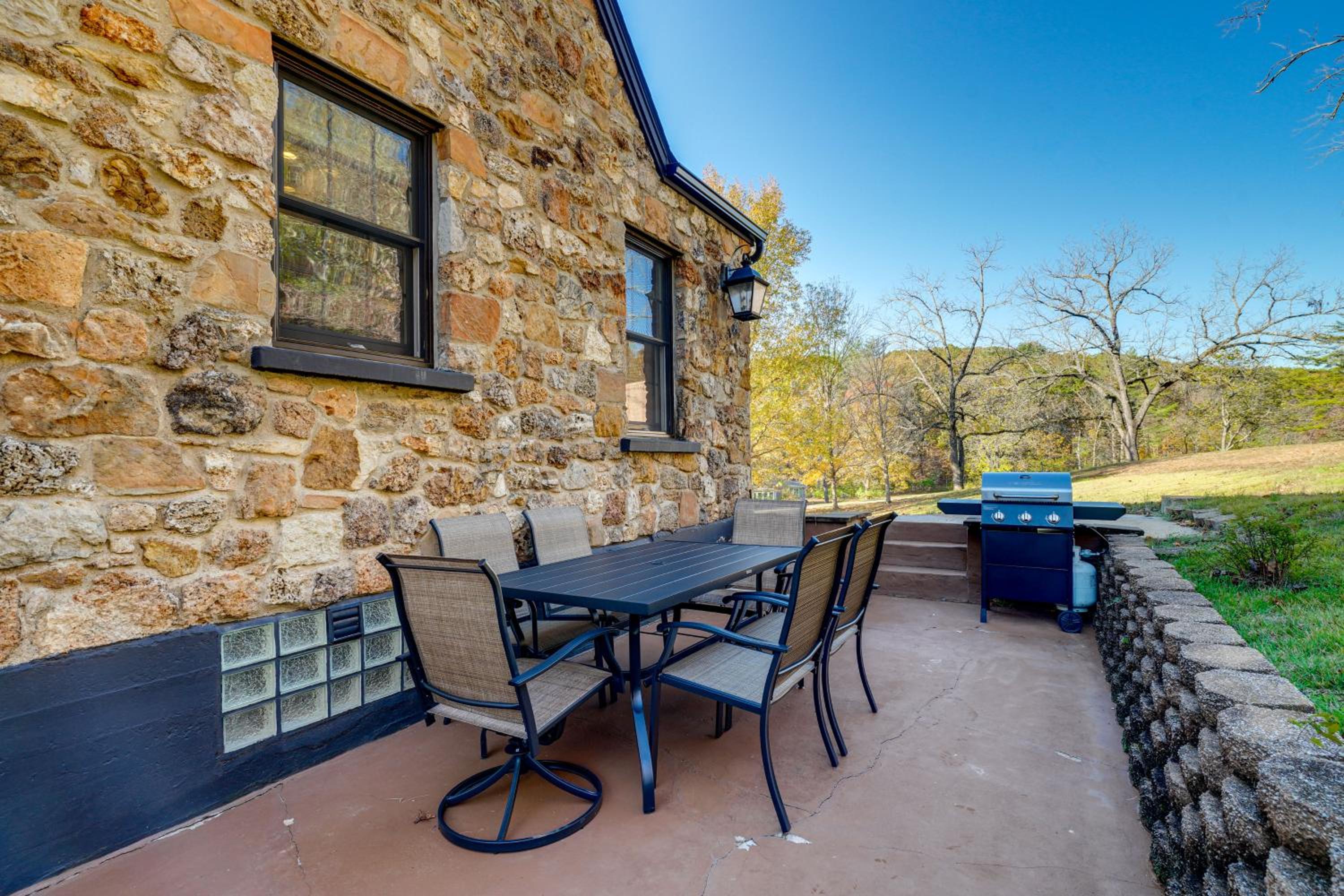 Old Stone Cottage Retreat in the Heart of Missouri